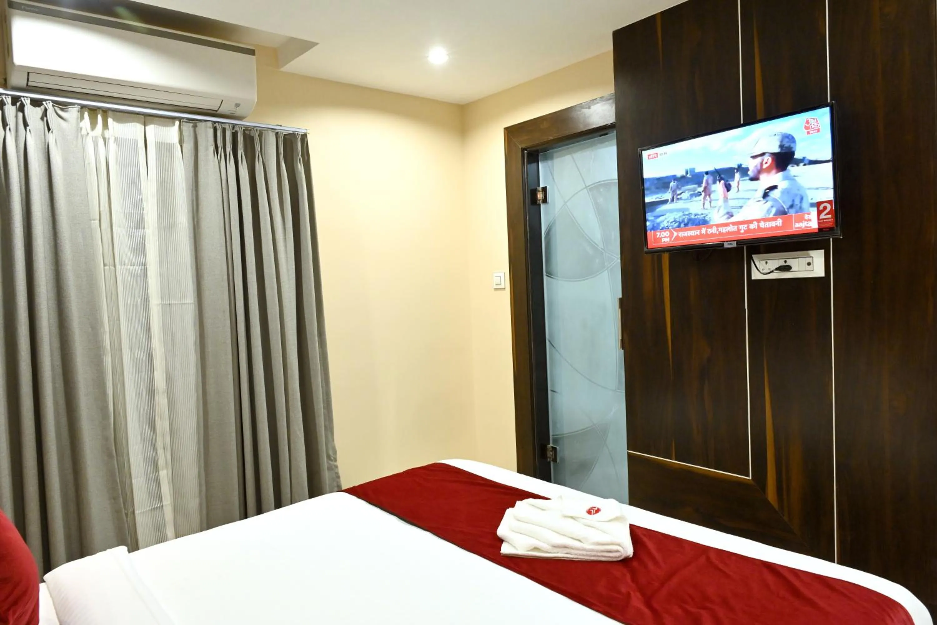 TV and multimedia, Bed in Hotel Trax International