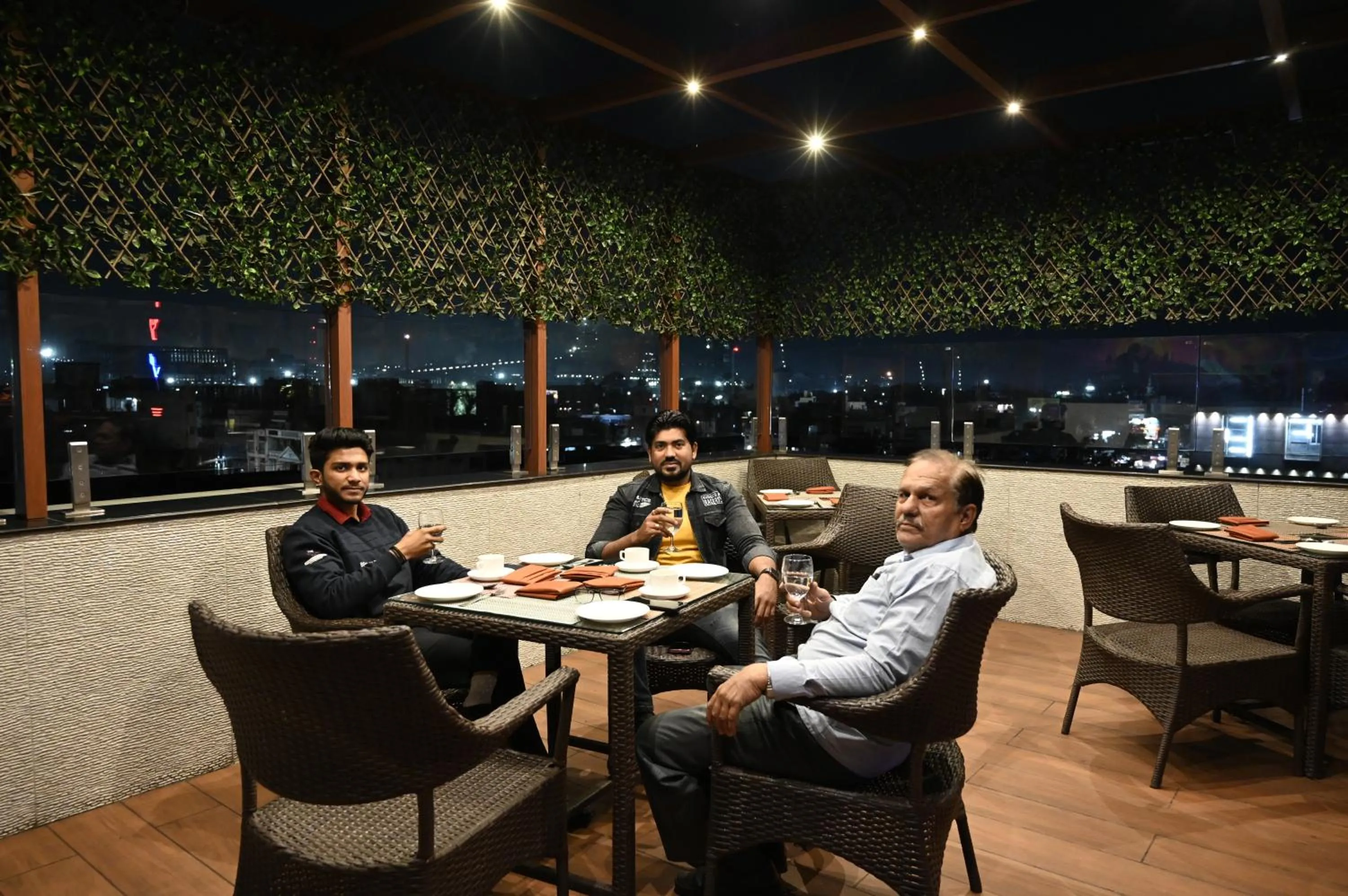 Restaurant/places to eat in Hotel Trax International