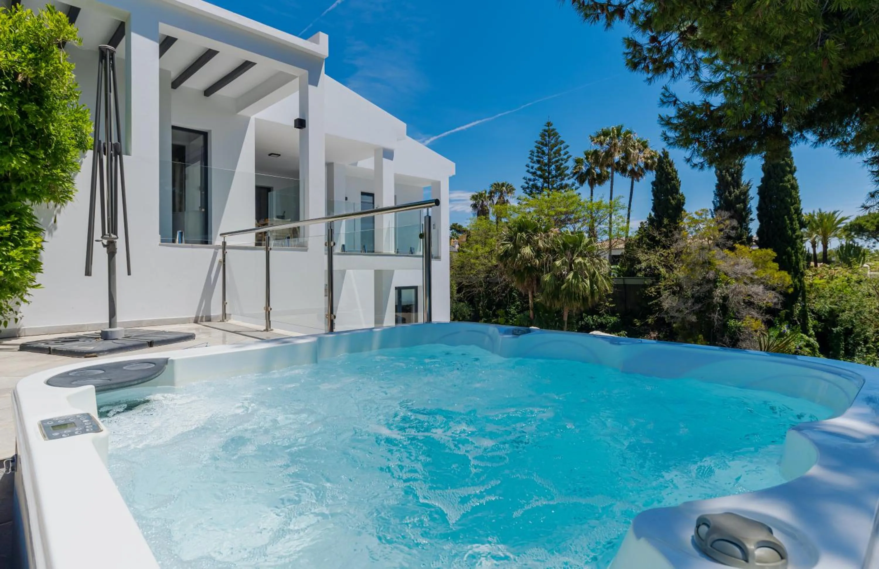 Wonderful Villa Near Beach with Mediterranean Views