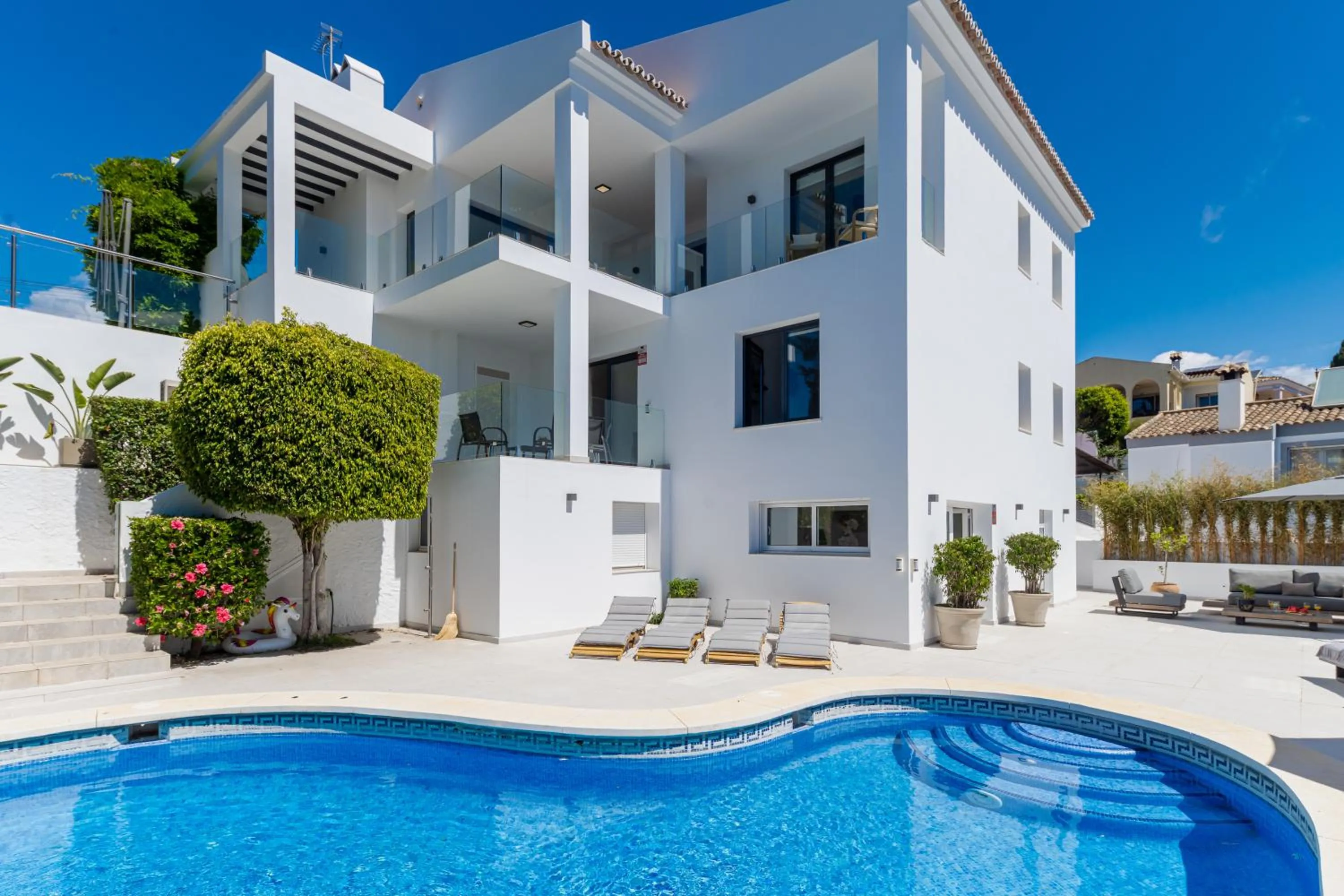 Wonderful Villa Near Beach with Mediterranean Views