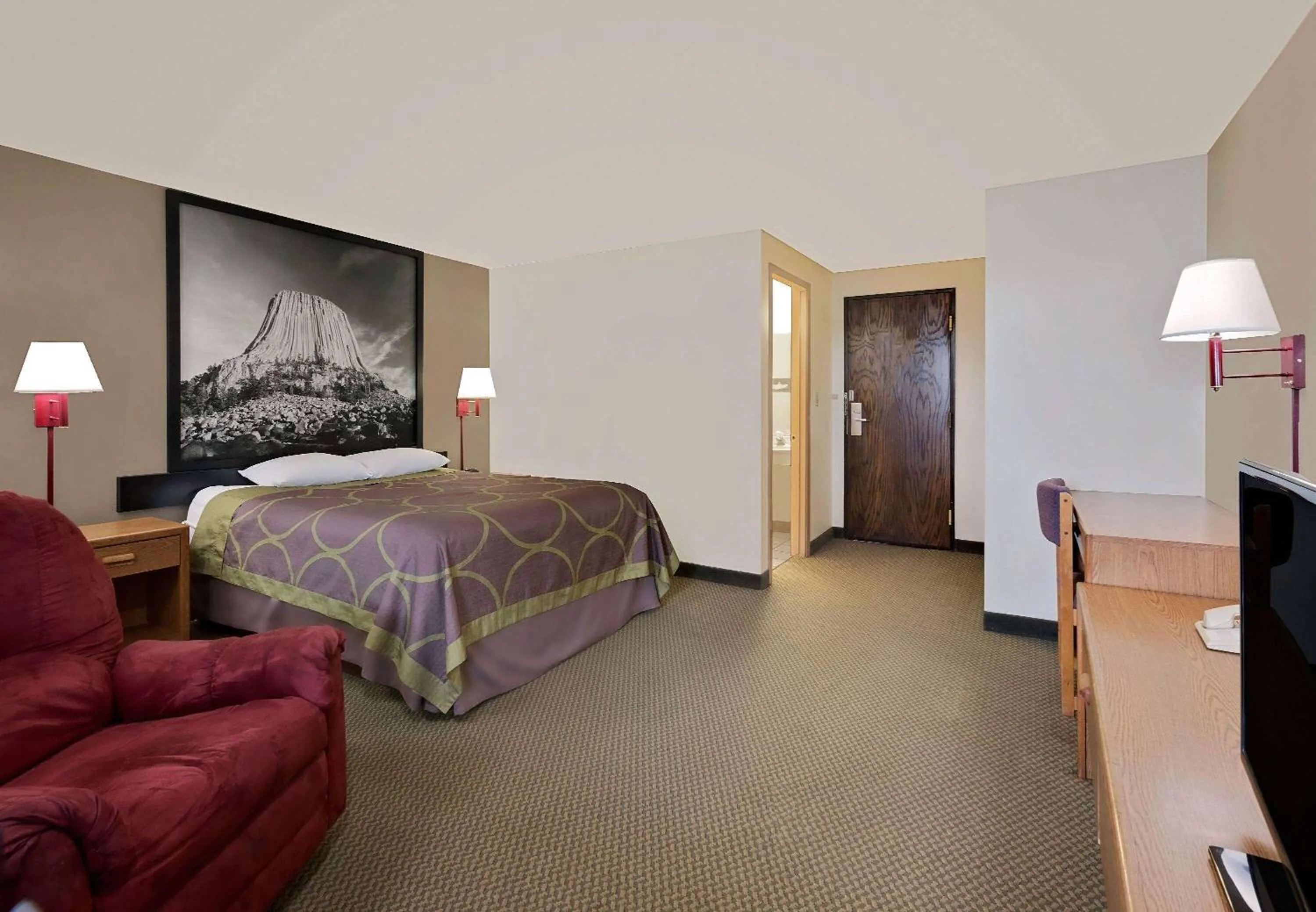 Photo of the whole room, Bed in Super 8 by Wyndham Spearfish