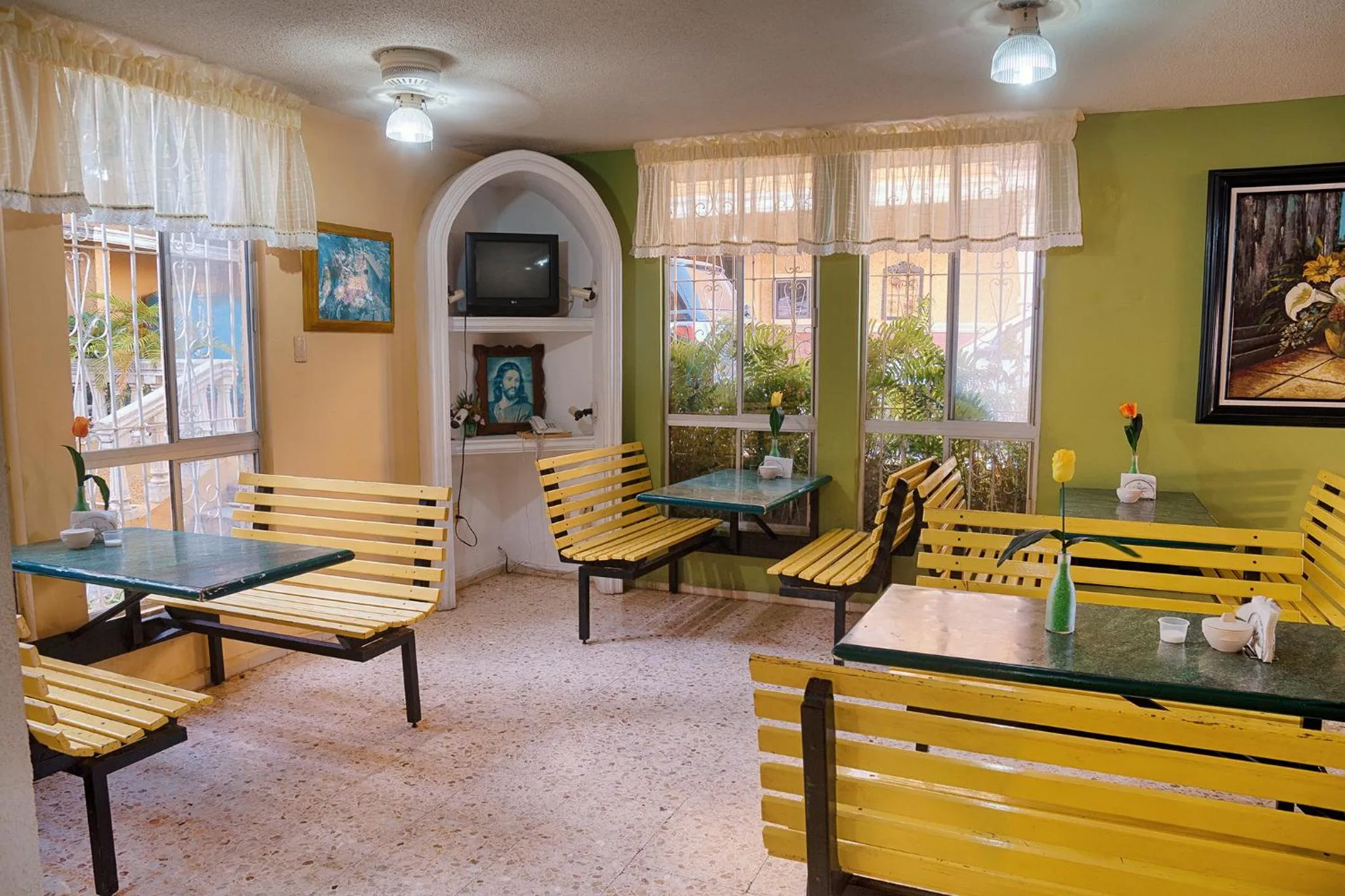 Restaurant/places to eat in Hotel Suites Ejecutivas