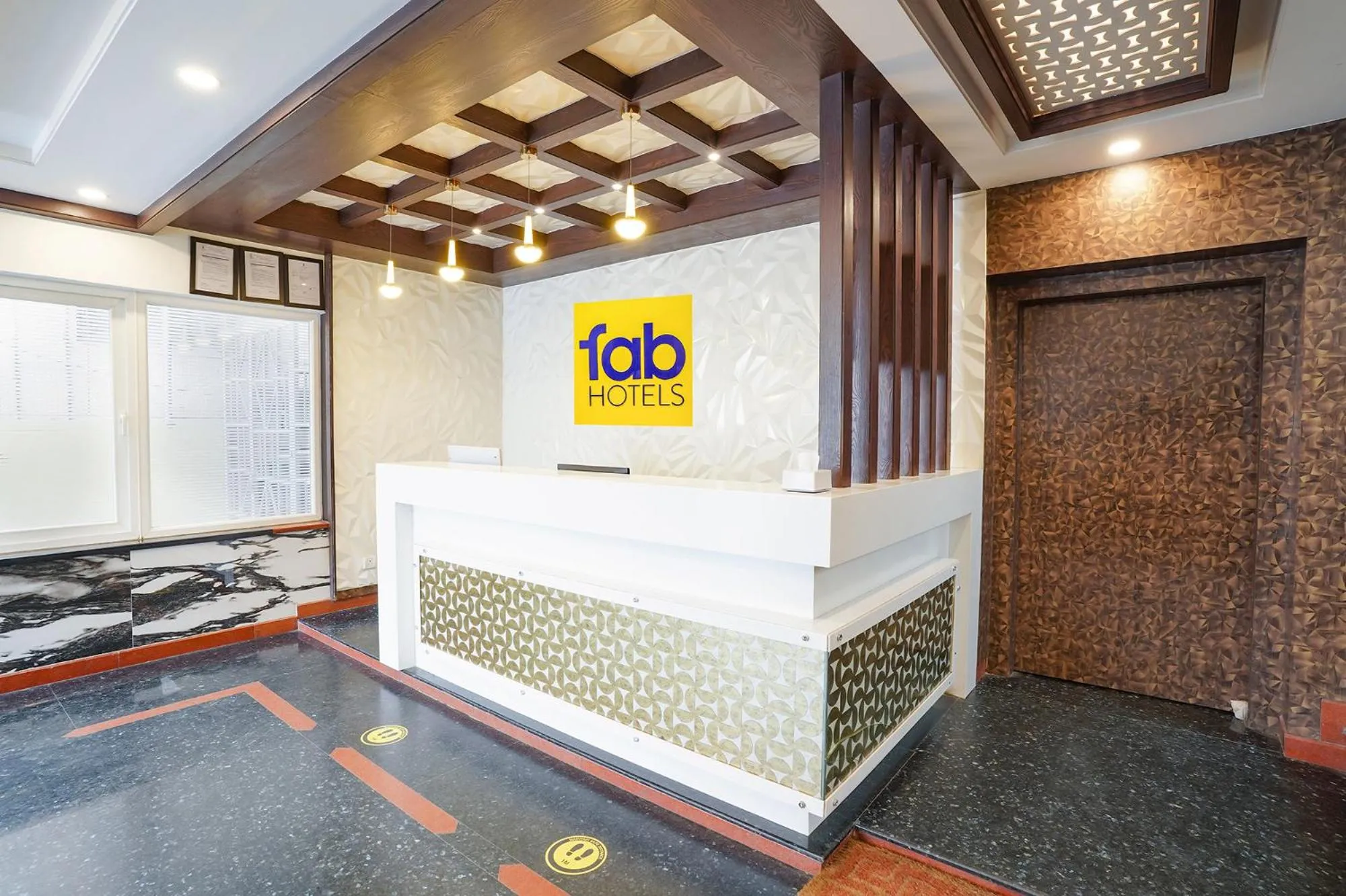 Lobby or reception in FabHotel Savi Inn - Nr Mantri Square Mall