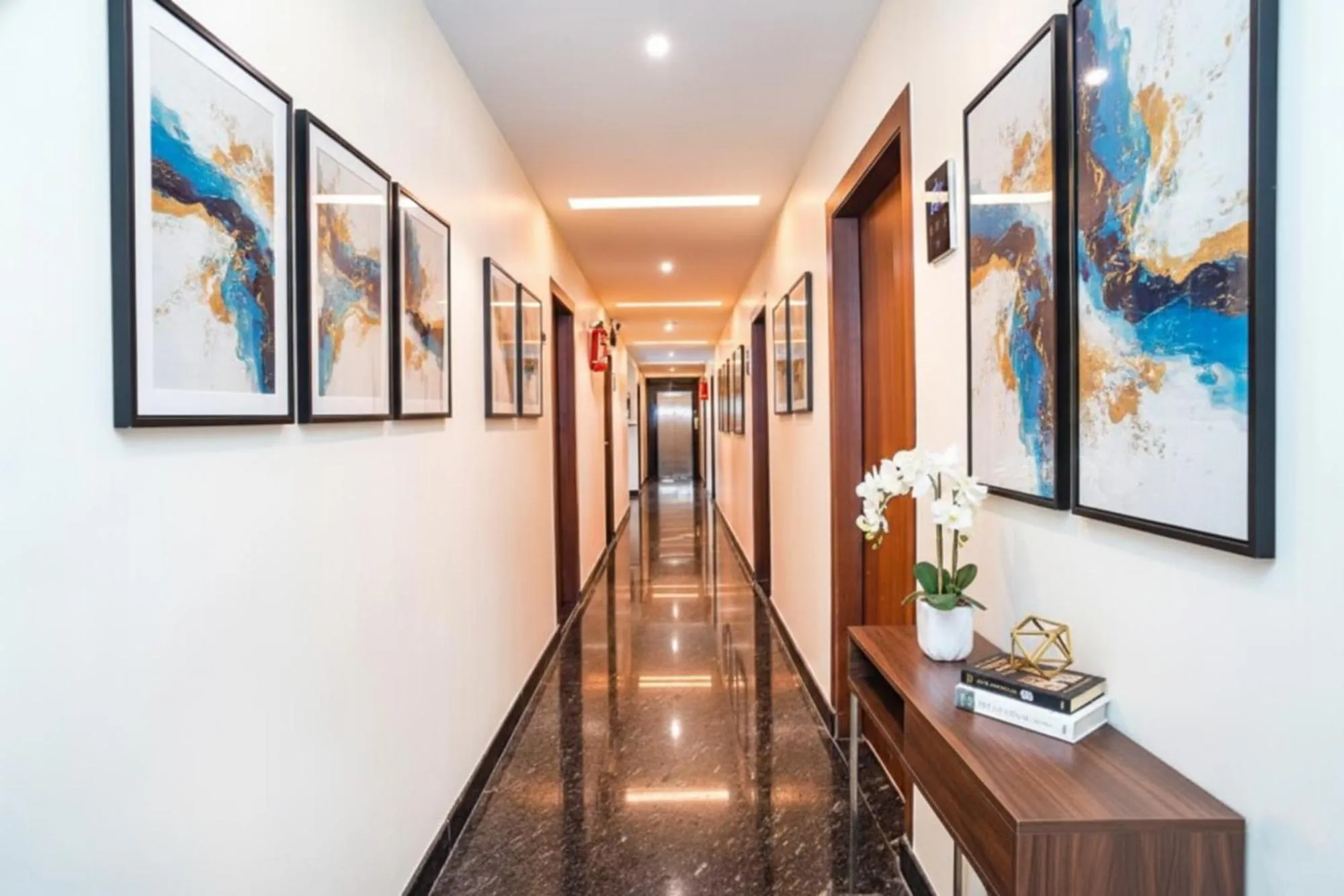 Lobby or reception in FabHotel Savi Inn - Nr Mantri Square Mall