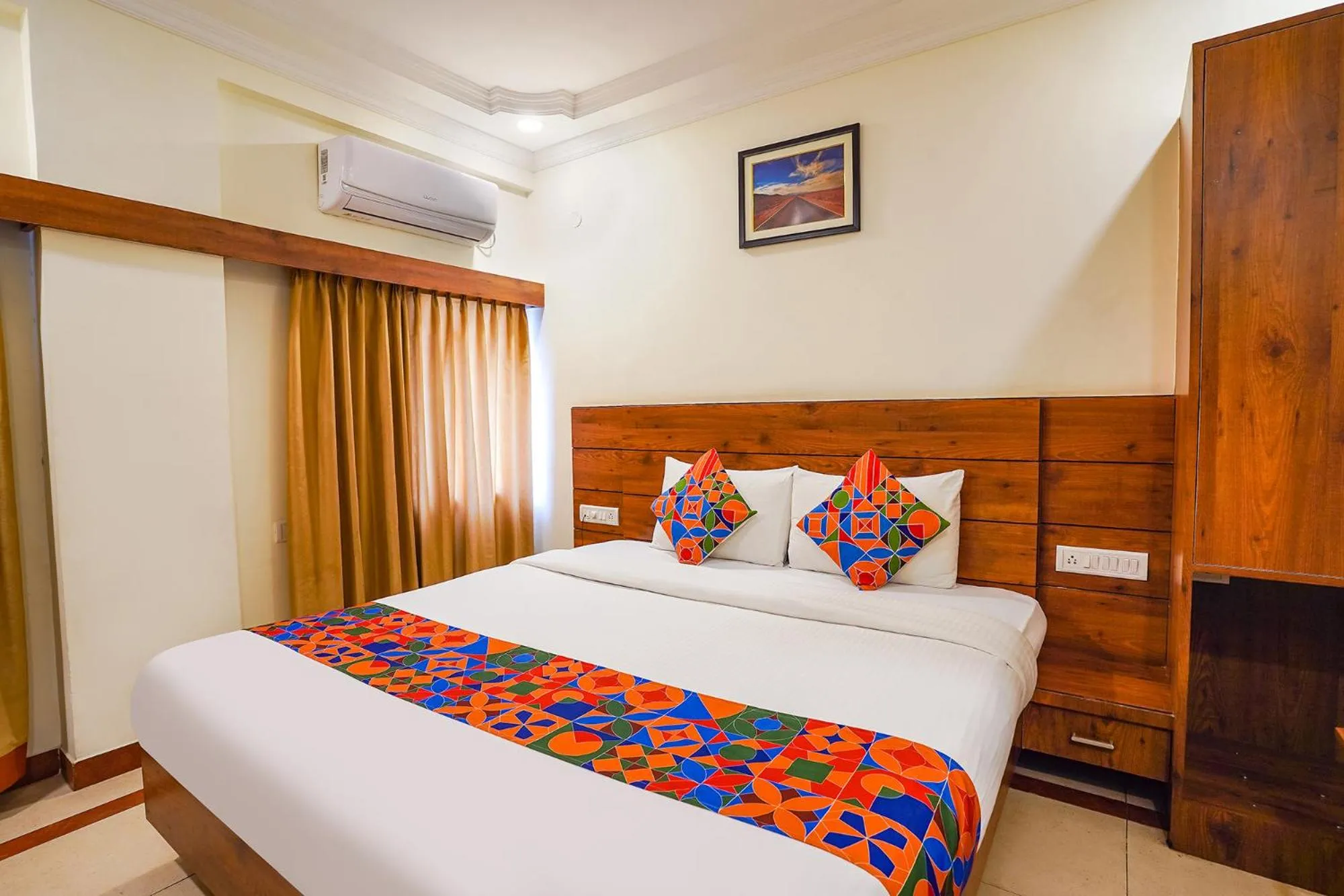 Bed in FabHotel Savi Inn - Nr Mantri Square Mall