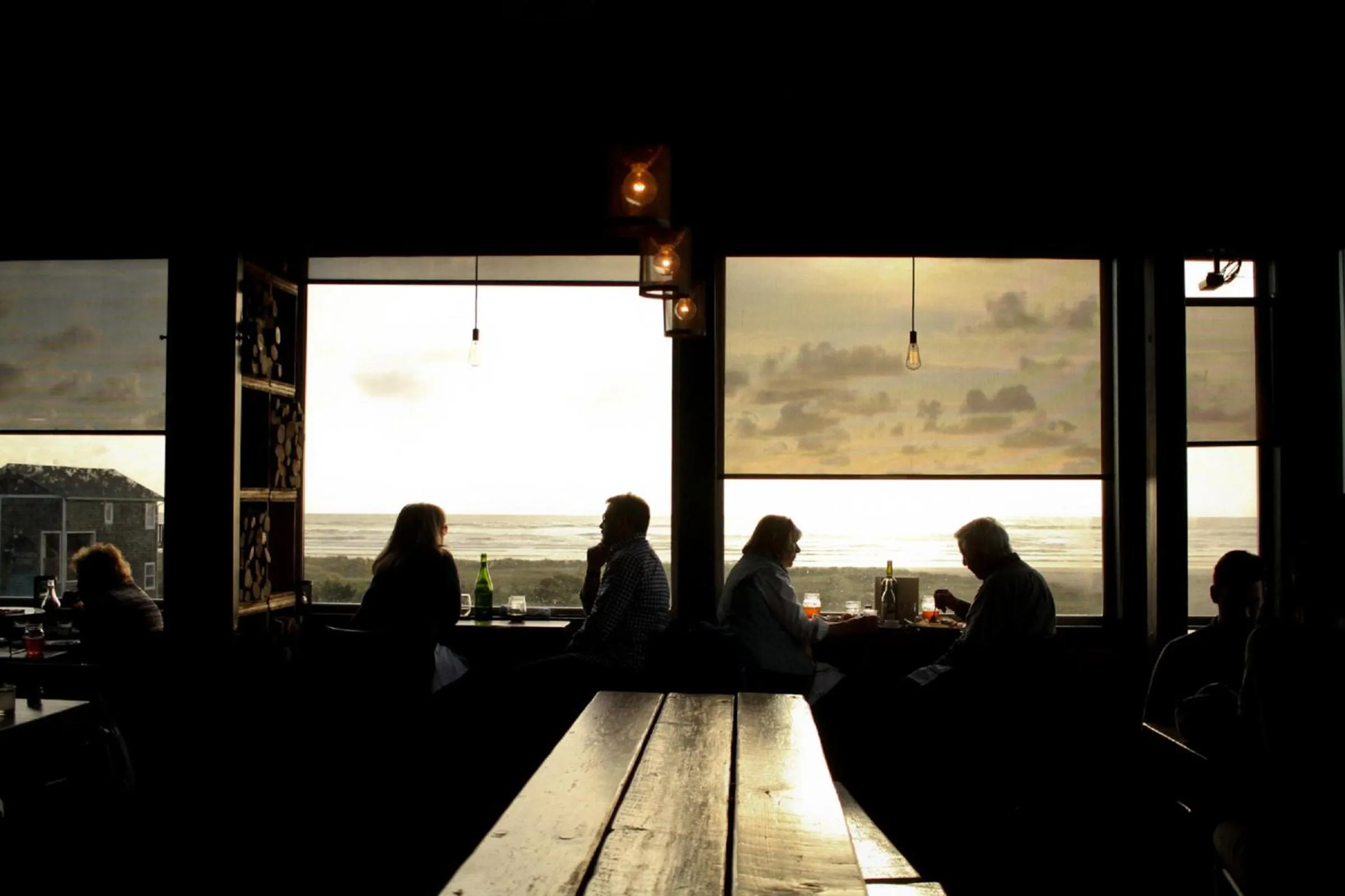 Restaurant/places to eat in Adrift Hotel