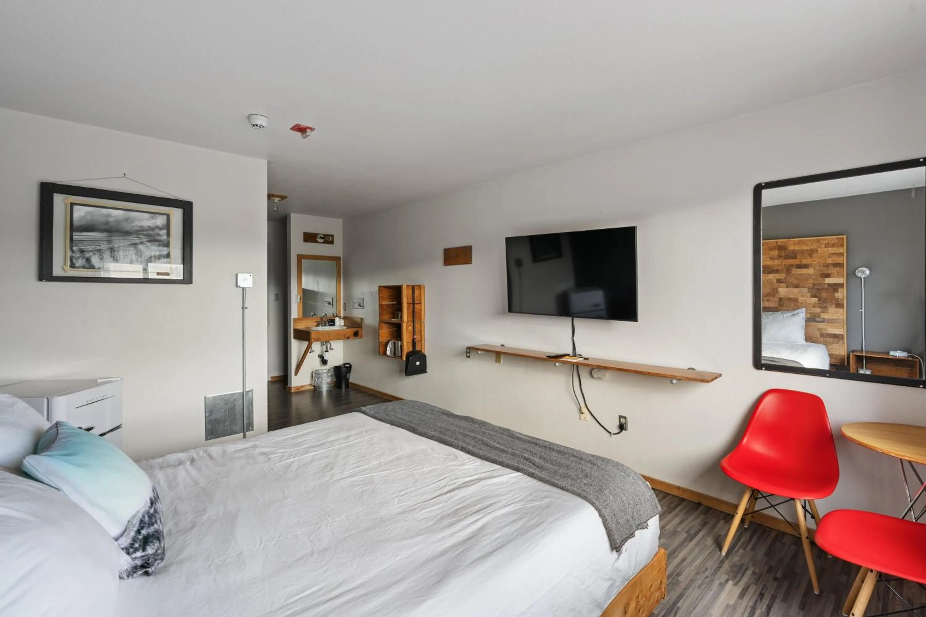 Bedroom, Bed in Adrift Hotel