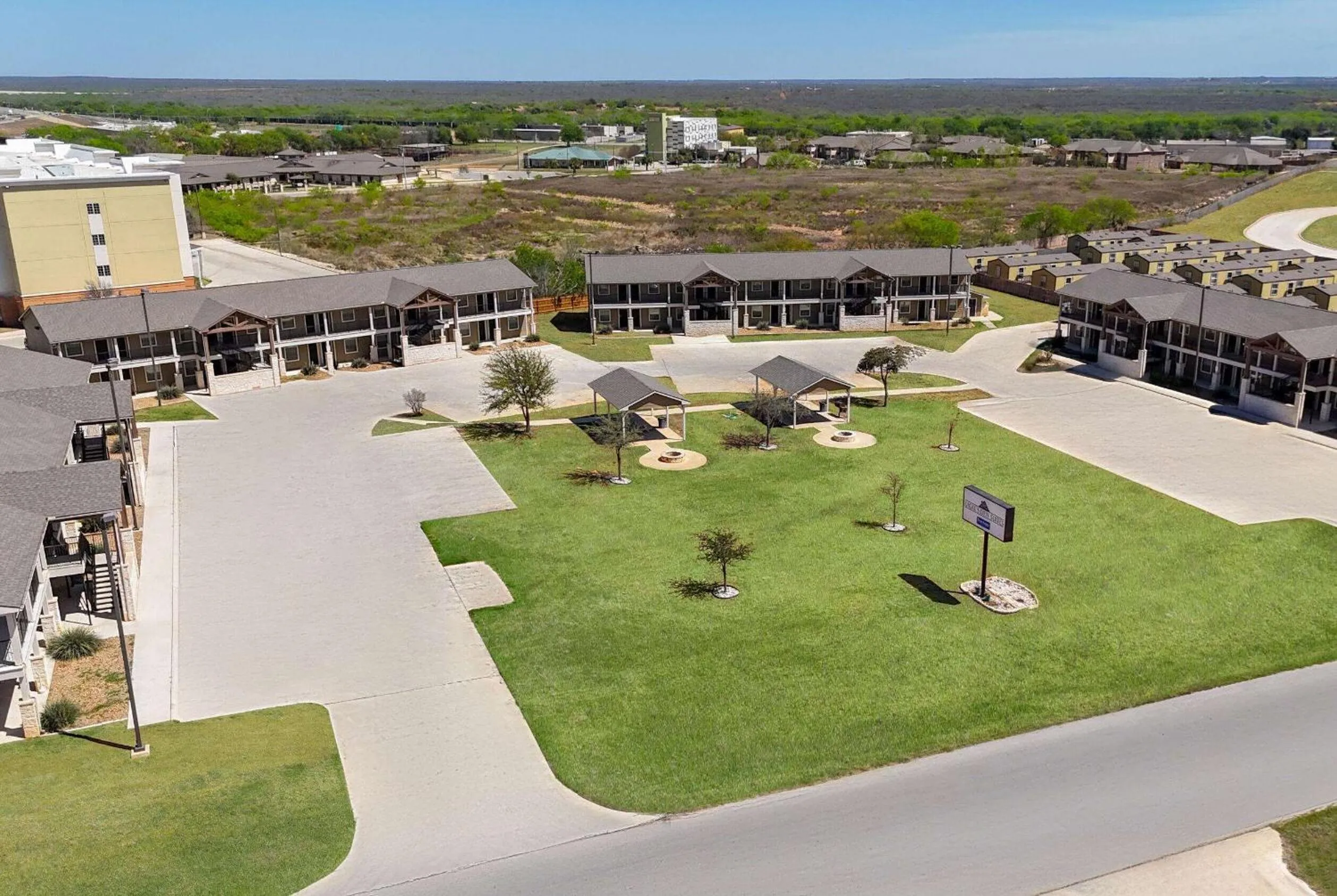 Property building in Eagle's Den Suites Cotulla a Travelodge by Wyndham
