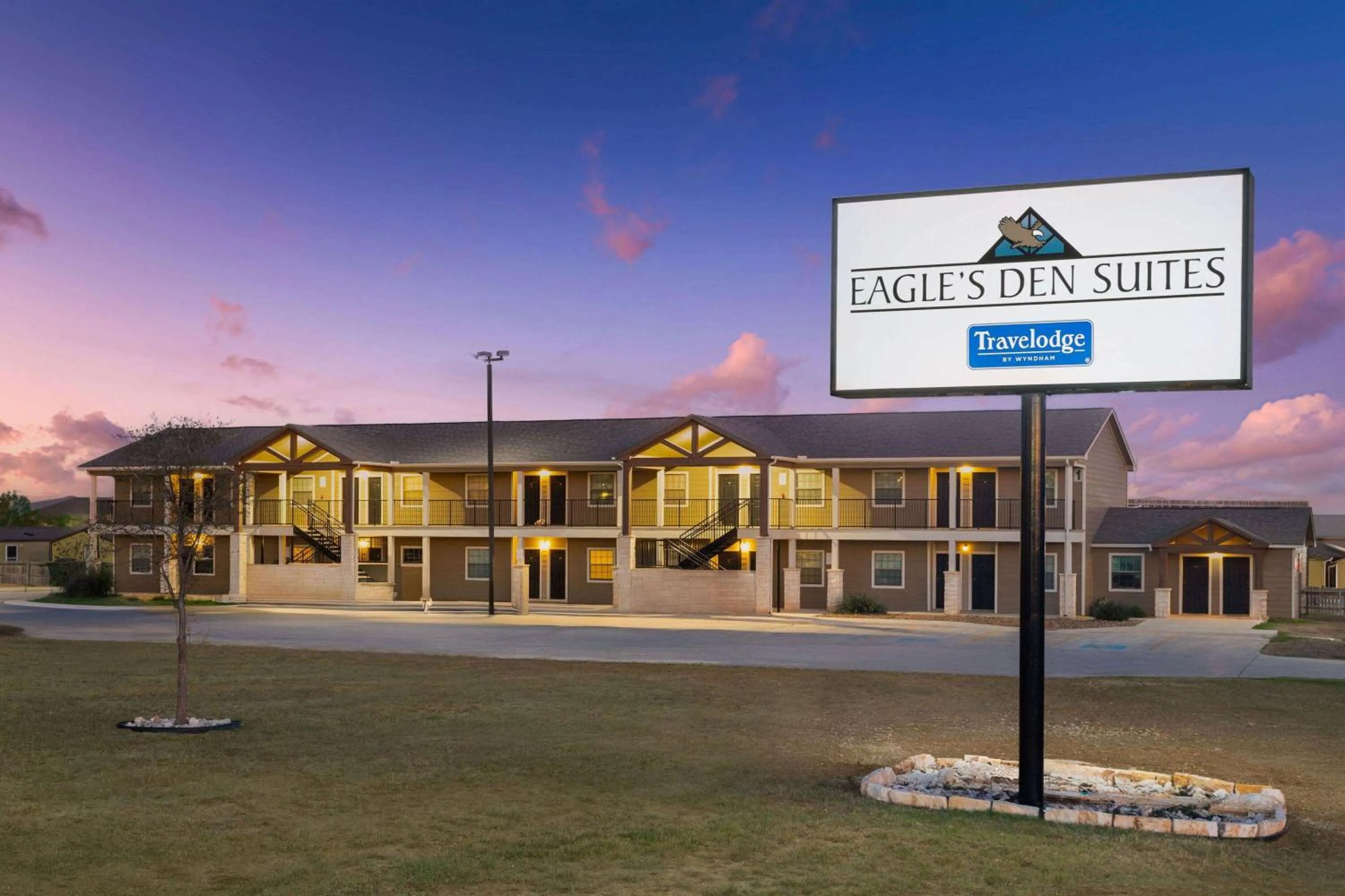 Property building in Eagle's Den Suites Cotulla a Travelodge by Wyndham