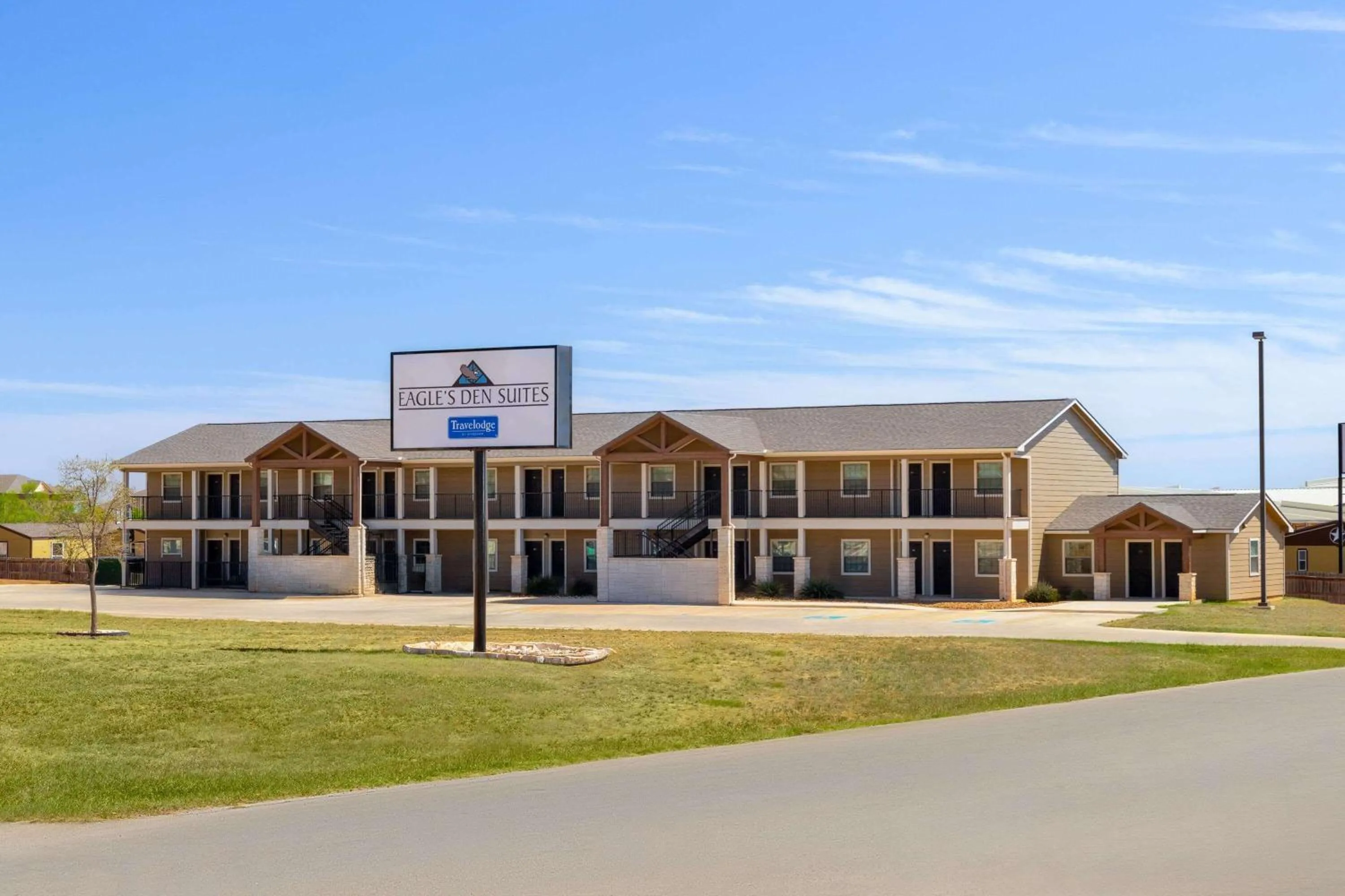 Property building in Eagle's Den Suites Cotulla a Travelodge by Wyndham