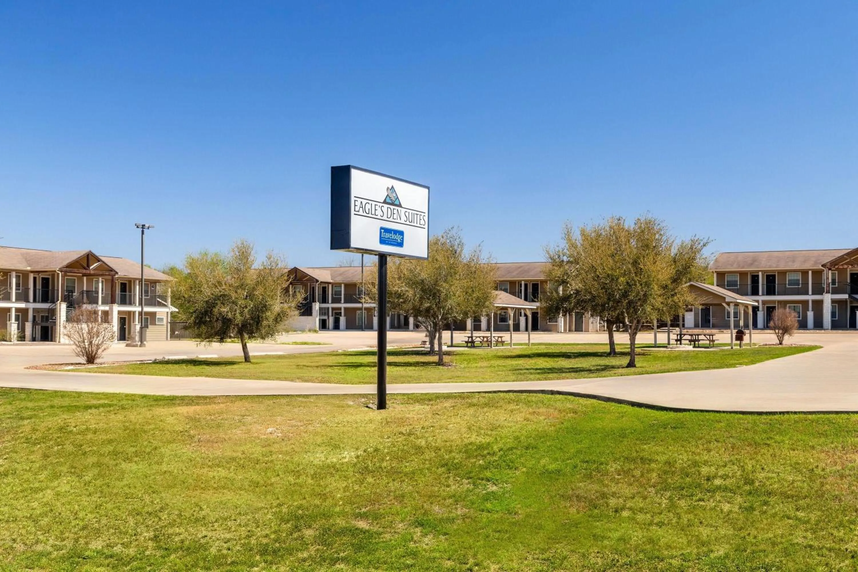 Property building in Eagle's Den Three Rivers Texas a Travelodge by Wyndham