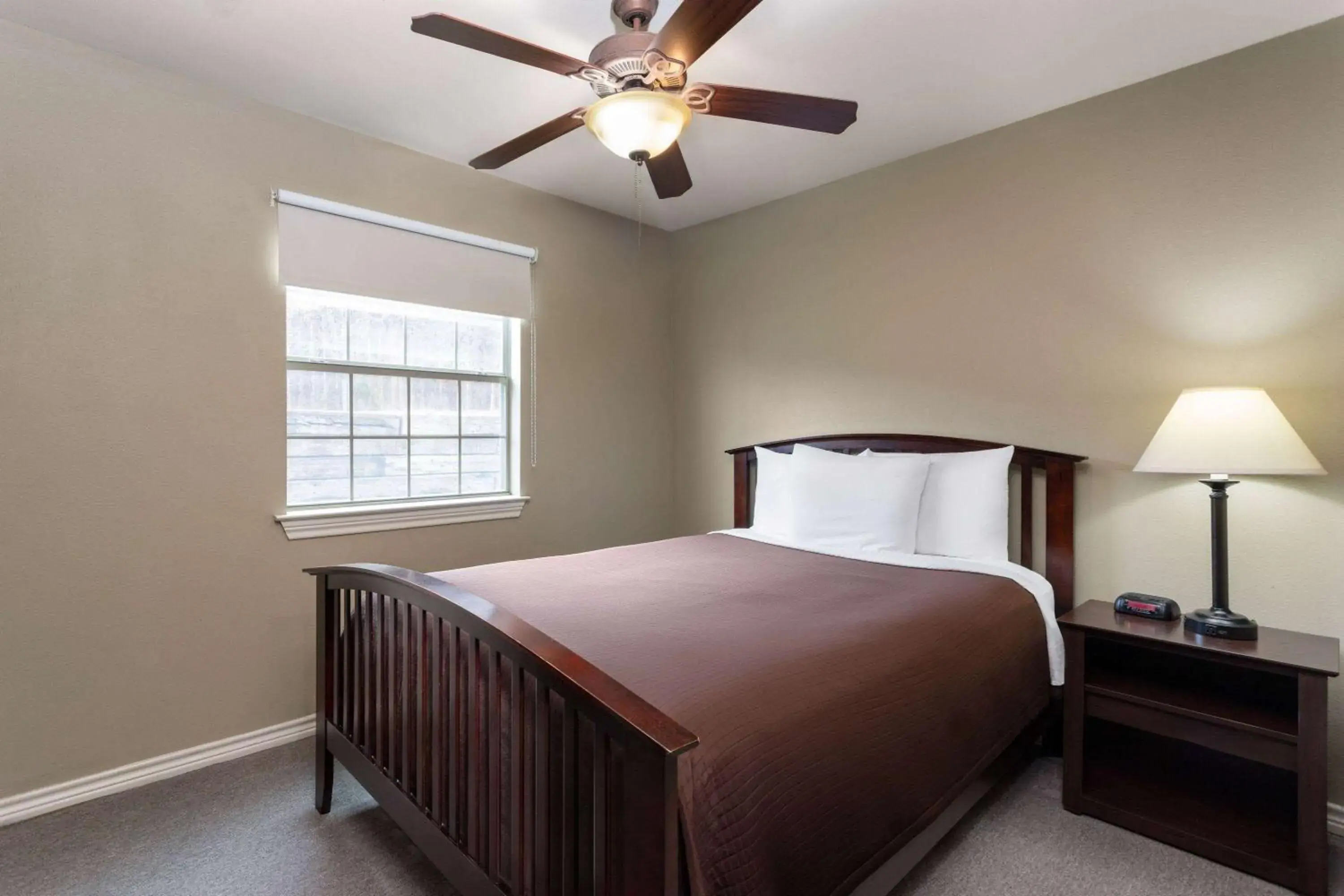 One-Bedroom Queen Suite - Non-Smoking in Eagle's Den Three Rivers Texas a Travelodge by Wyndham One-Bedroom Queen Suite - Non-Smoking in Eagle's Den Three Rivers Texas a Travelodge by Wyndham