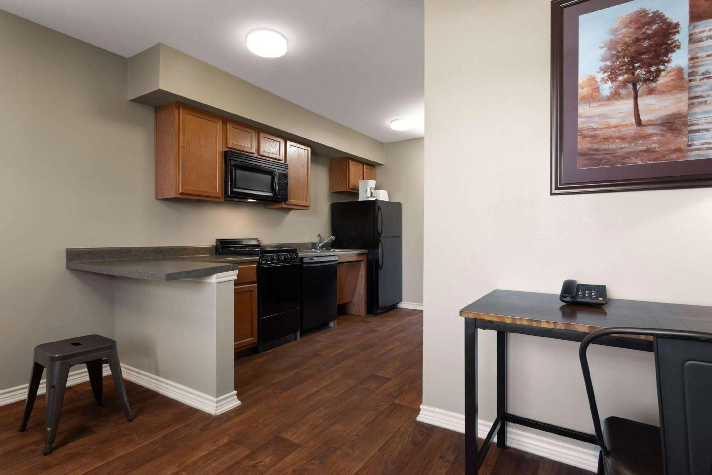 Kitchen or kitchenette in Eagle's Den Three Rivers Texas a Travelodge by Wyndham
