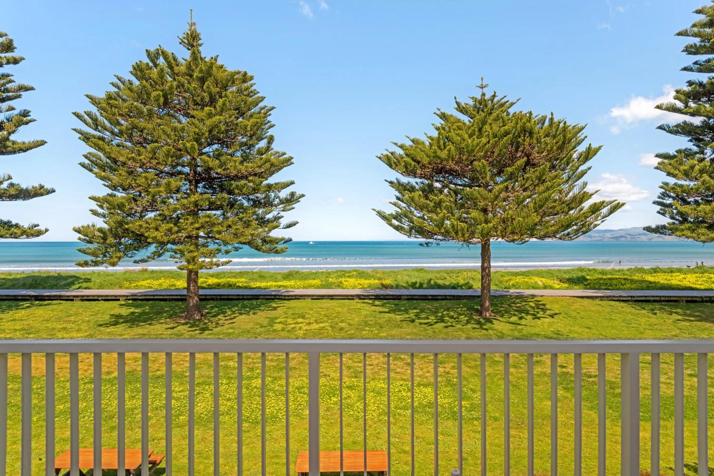 Whispering Sands Beachfront Motel