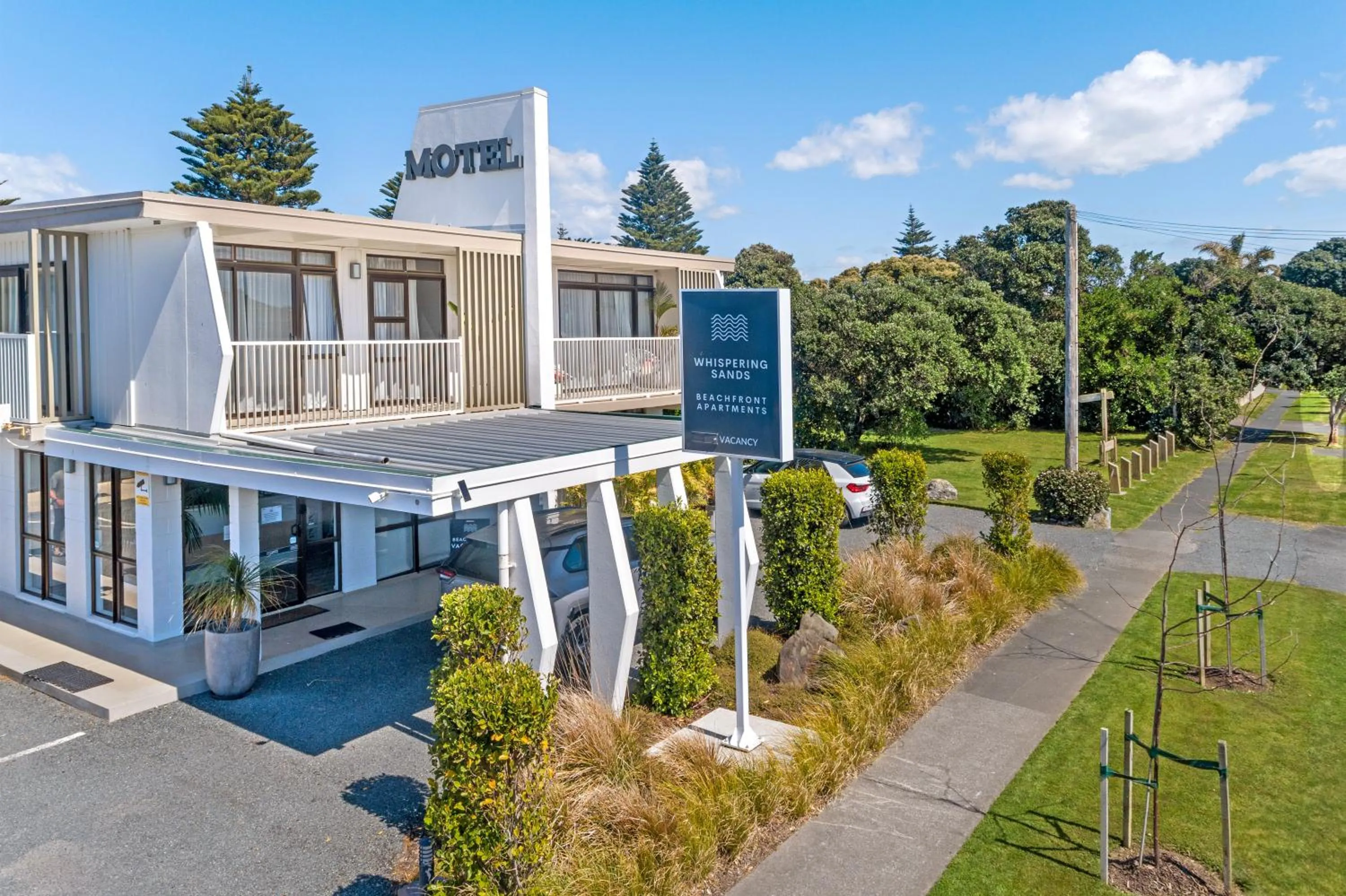 Whispering Sands Beachfront Motel