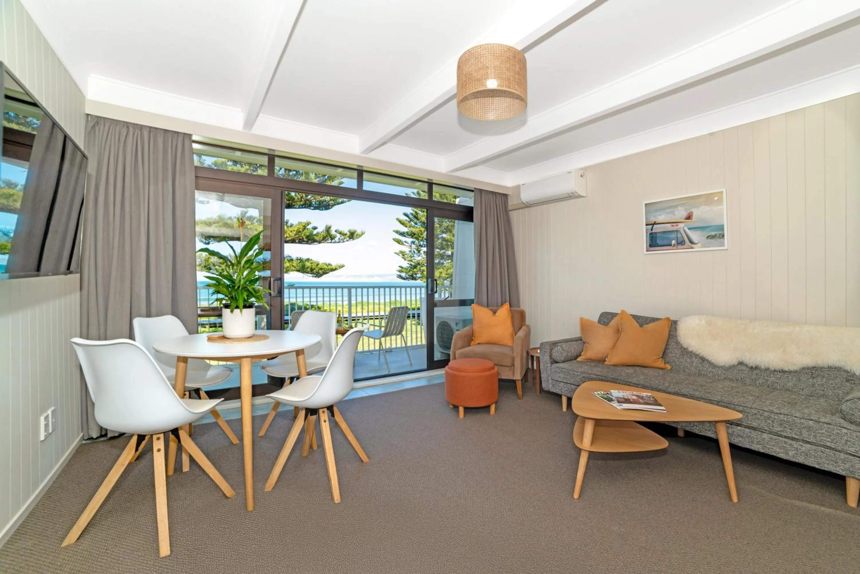 Whispering Sands Beachfront Motel