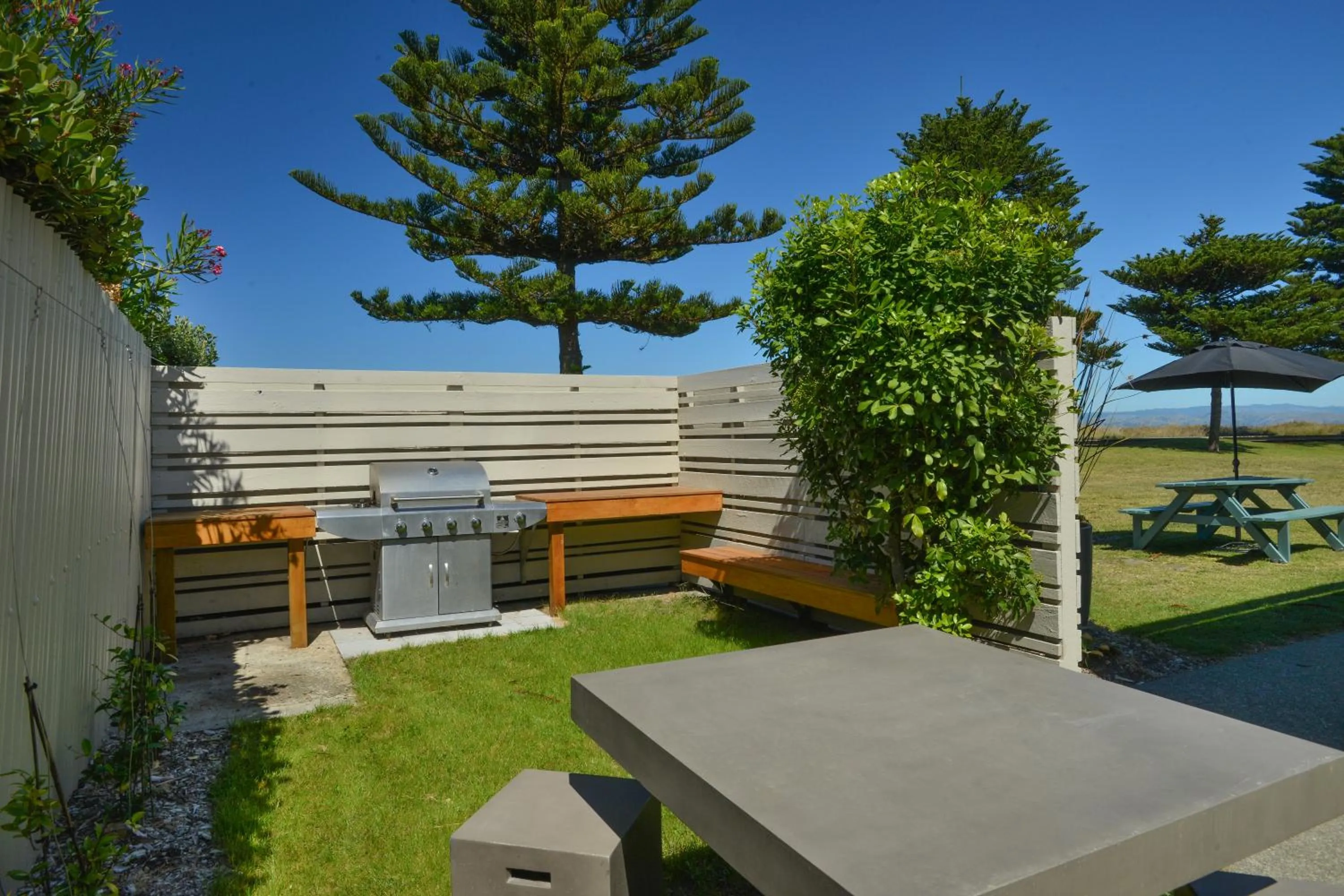 Whispering Sands Beachfront Motel