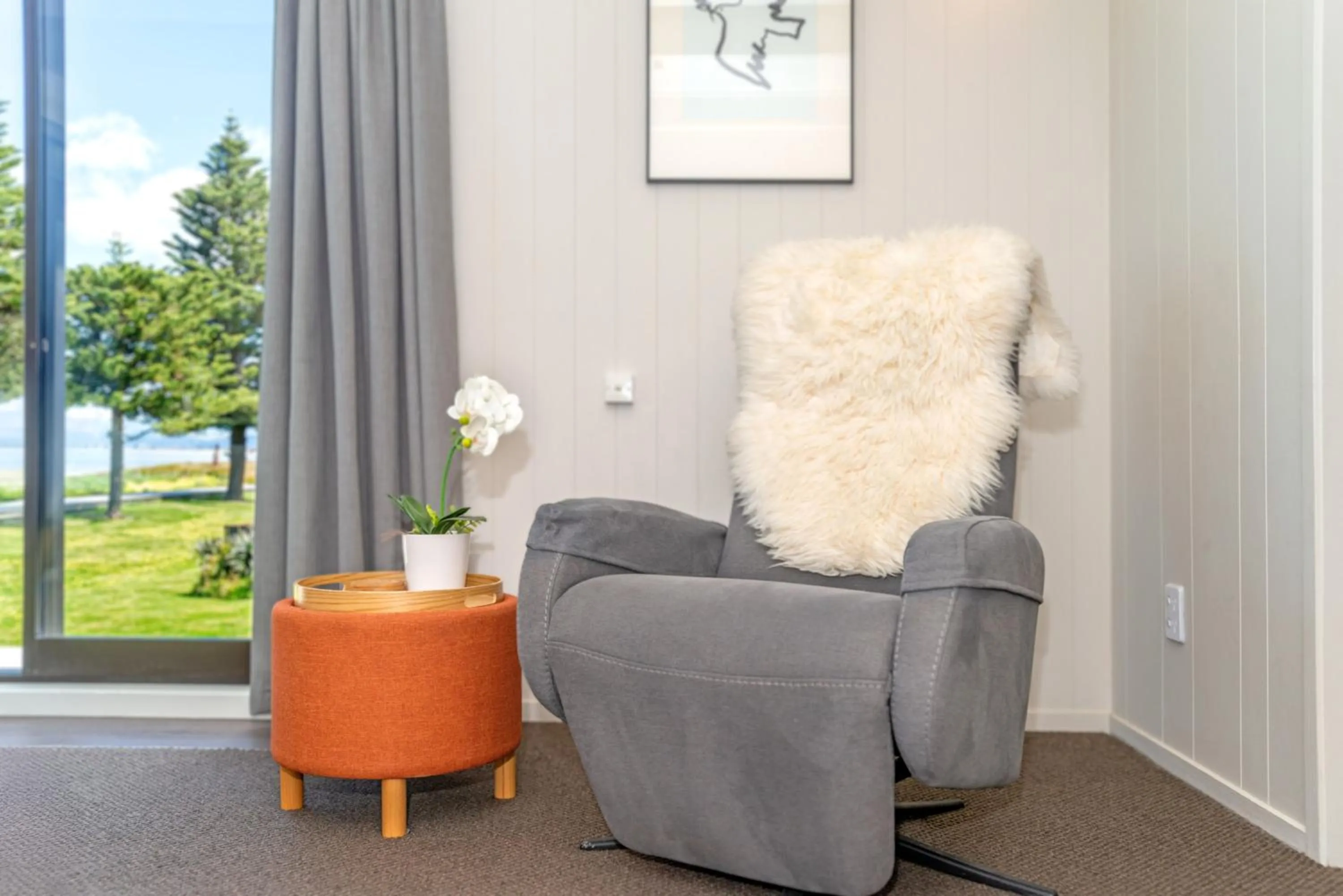 Whispering Sands Beachfront Motel