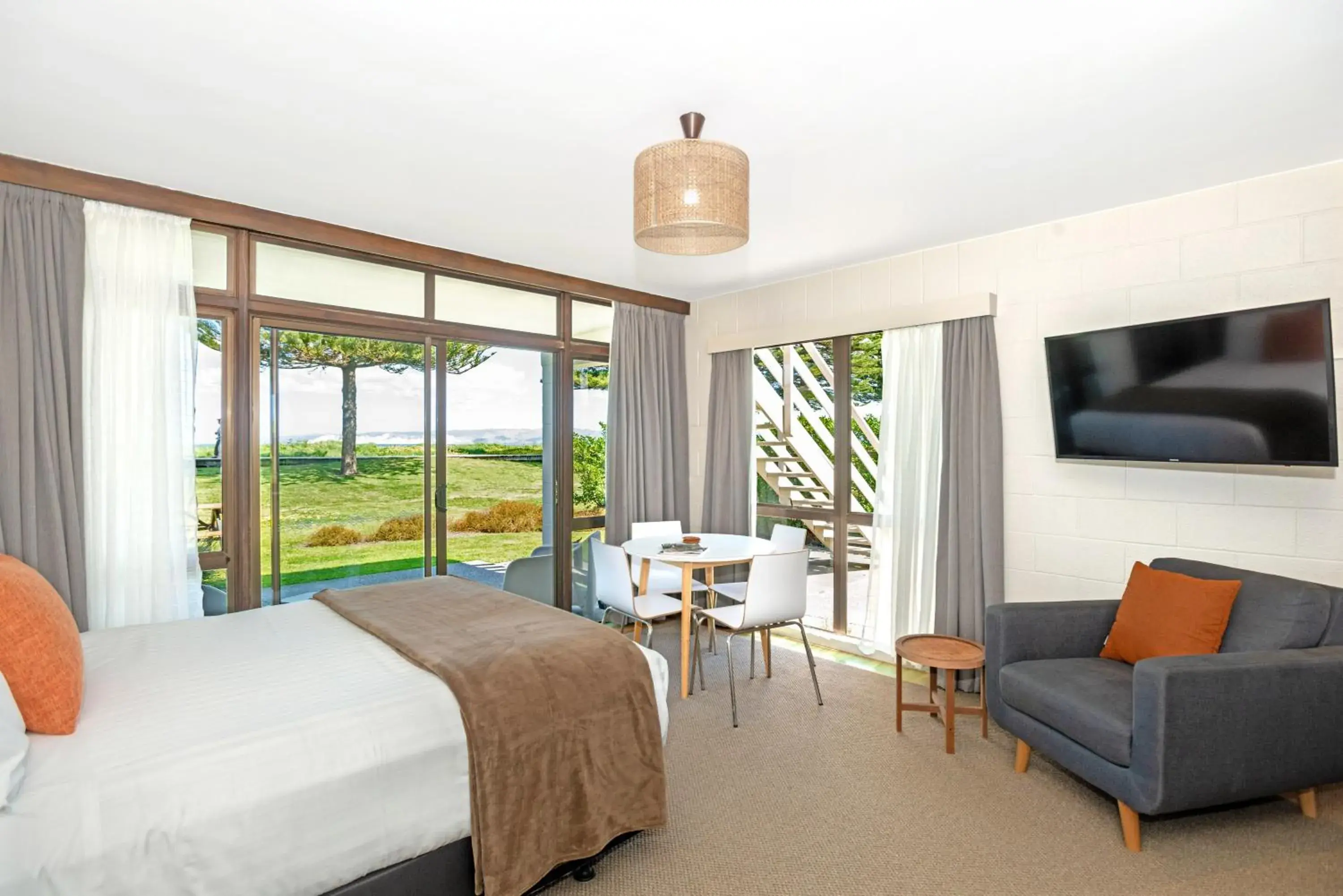 Deluxe Apartment in Whispering Sands Beachfront Motel Deluxe Apartment in Whispering Sands Beachfront Motel