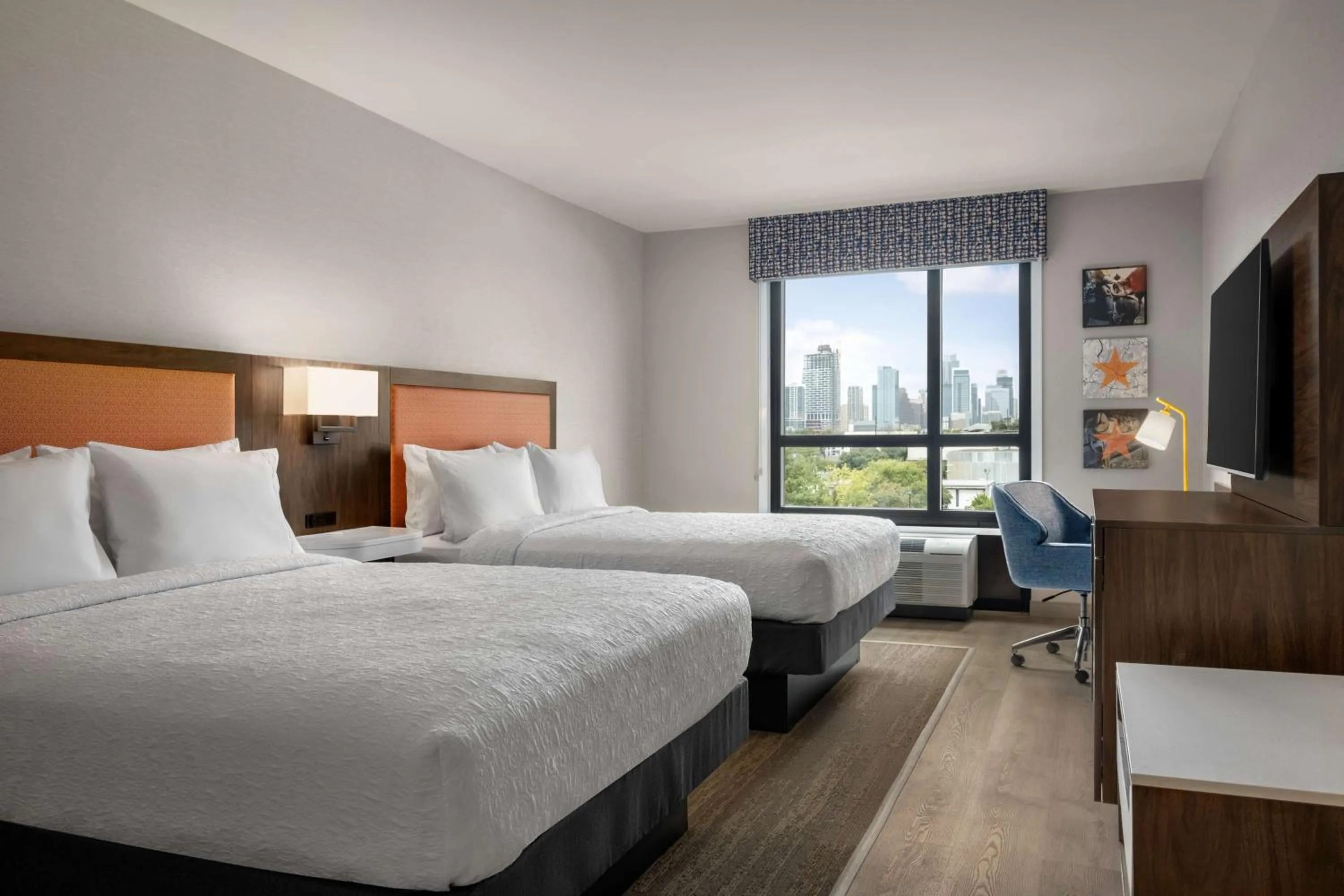 Bed in Hampton by Hilton East Austin - near UT and Capitol