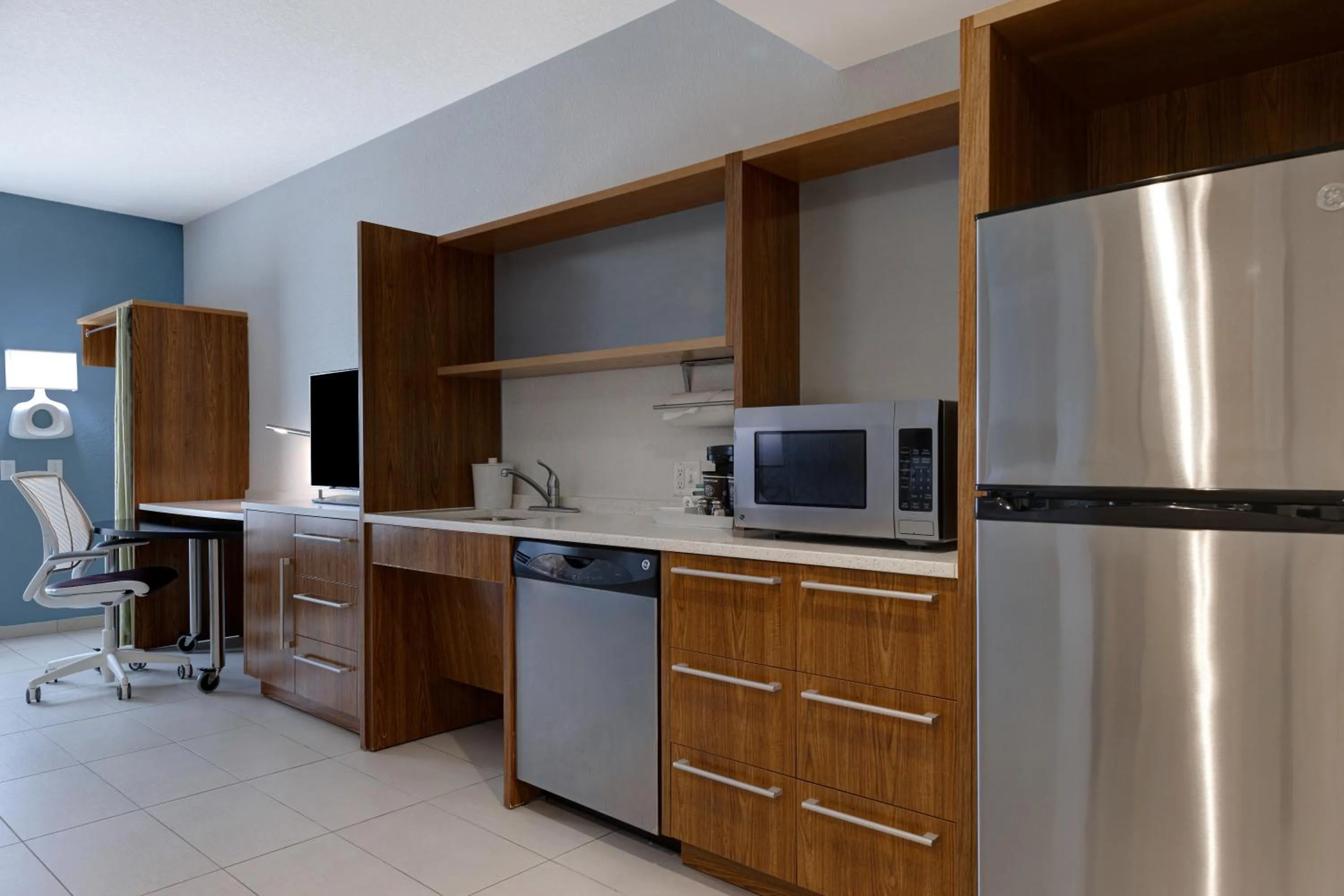 Kitchen or kitchenette in Home2 Suites By Hilton East Austin - near Downtown and UT