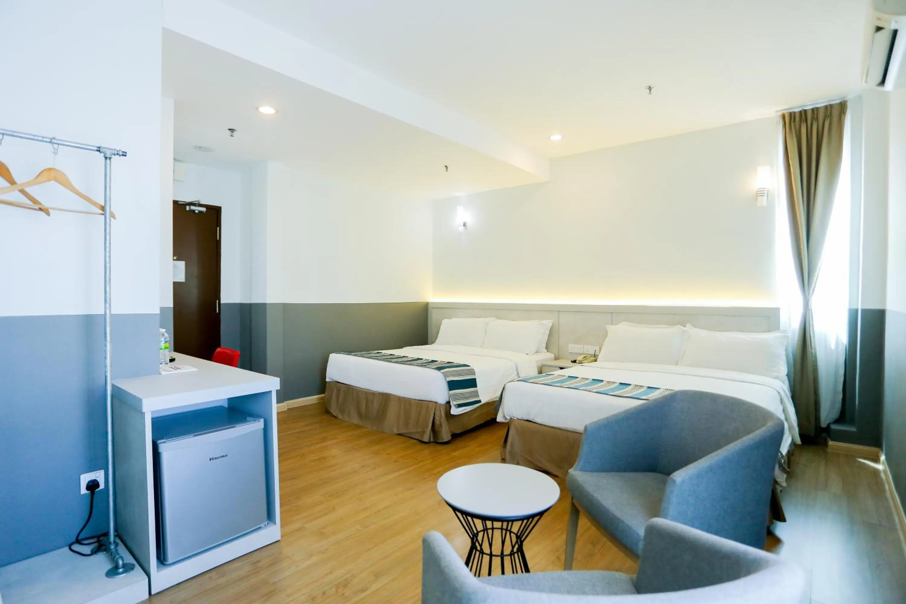 Bedroom, Bed in The Explorer Hotel