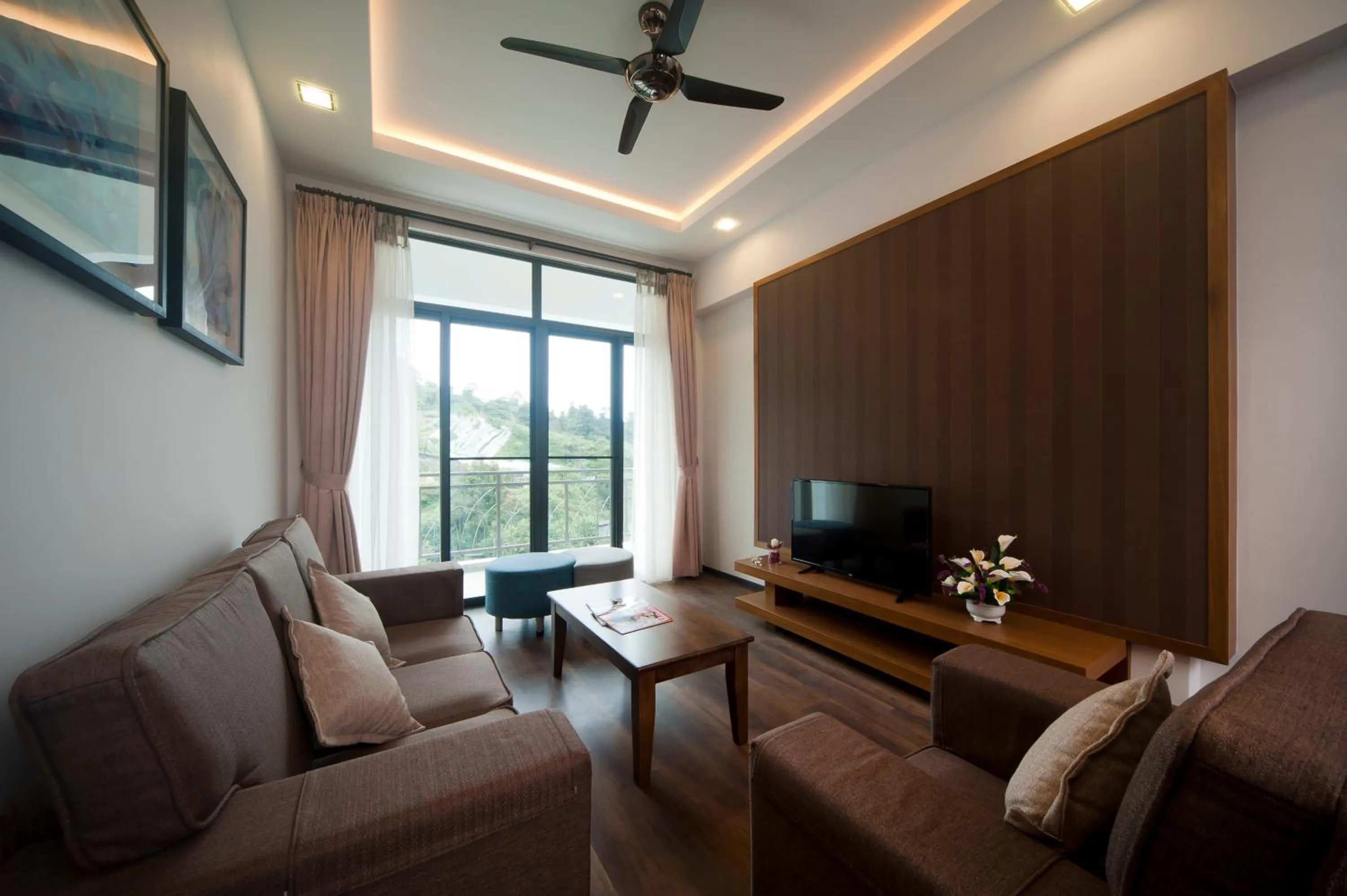 Day in Nova Highlands Hotel