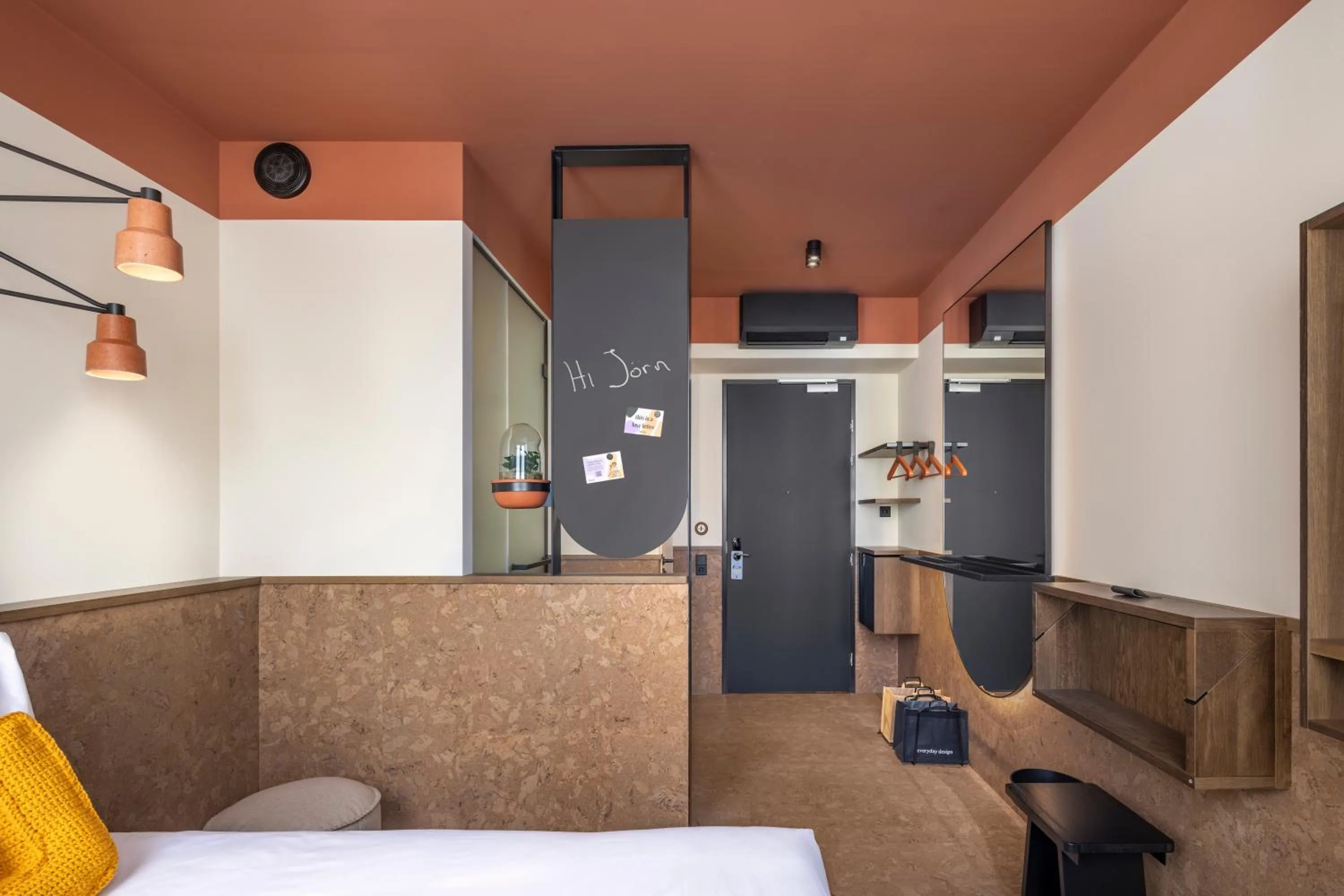 Photo of the whole room, Bed in The Usual Rotterdam