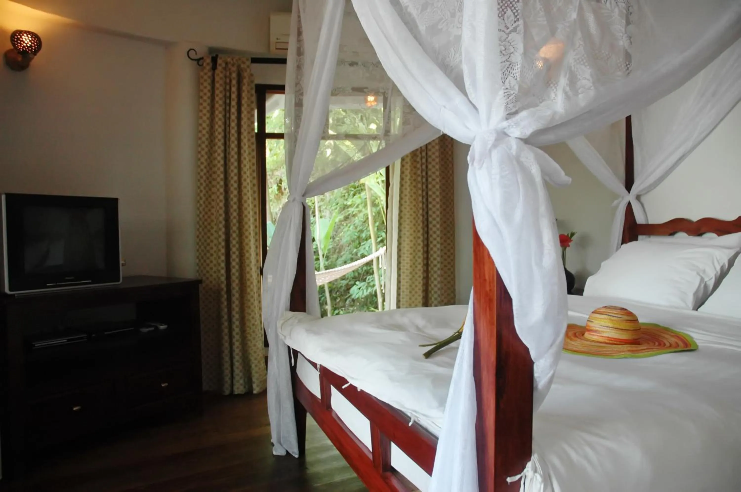 Bed in Koh Mak Cococape Resort