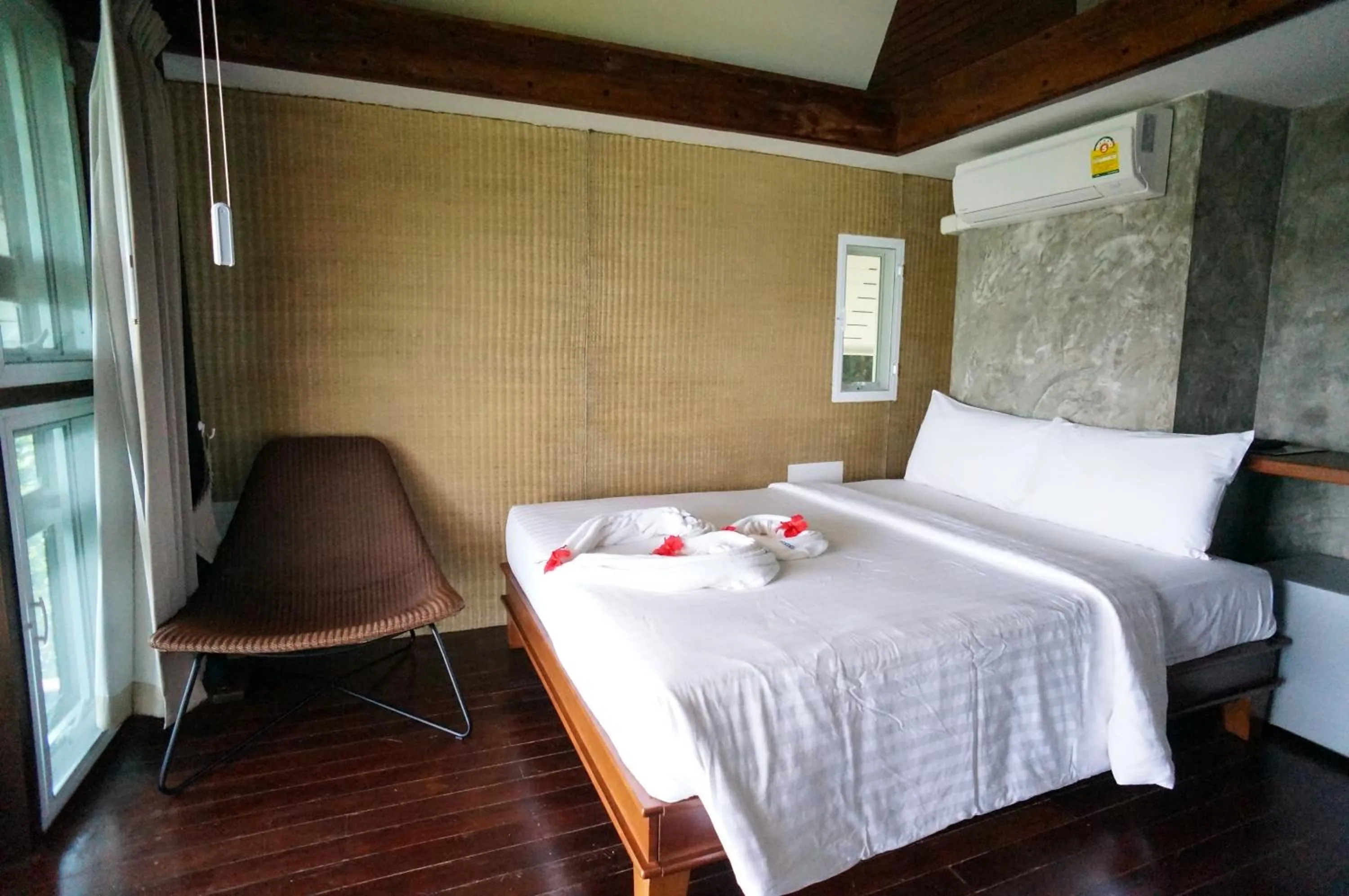 Bed in Koh Mak Cococape Resort