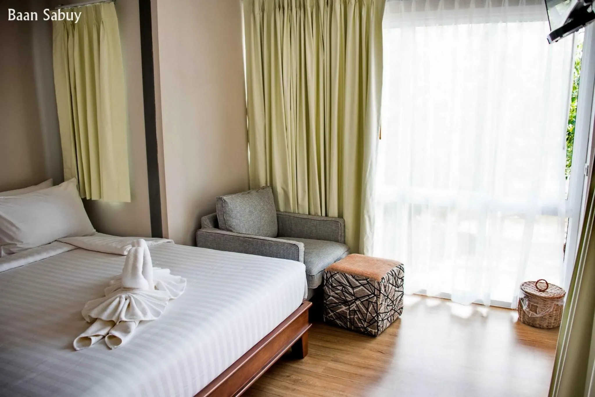 Bed in Koh Mak Cococape Resort