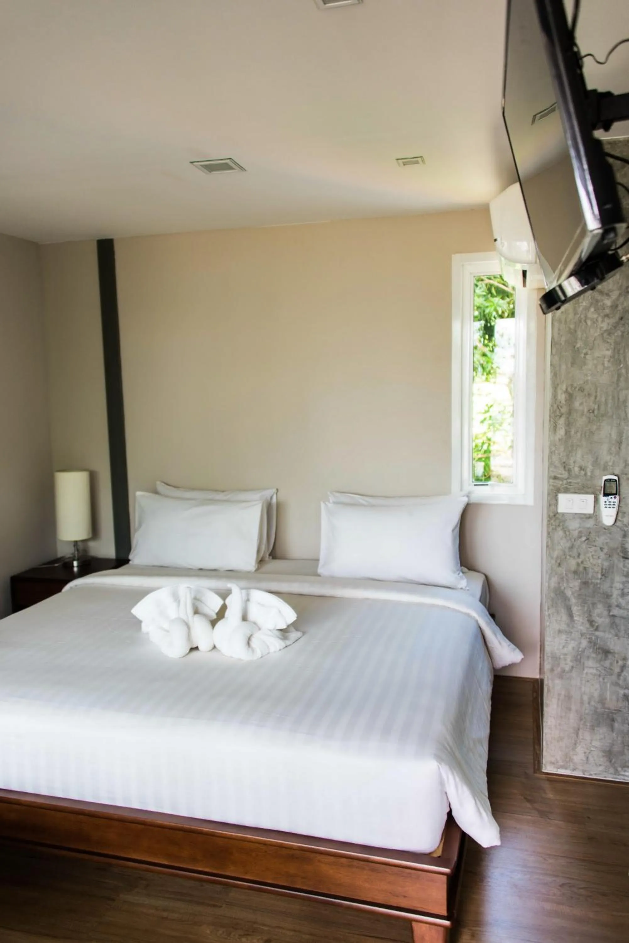 Bed in Koh Mak Cococape Resort