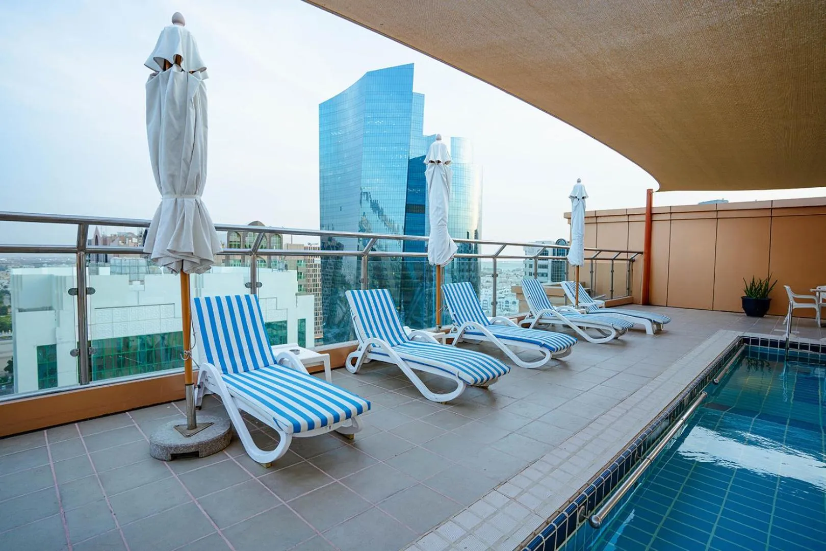 Swimming pool in Sheraton Khalidiya Hotel