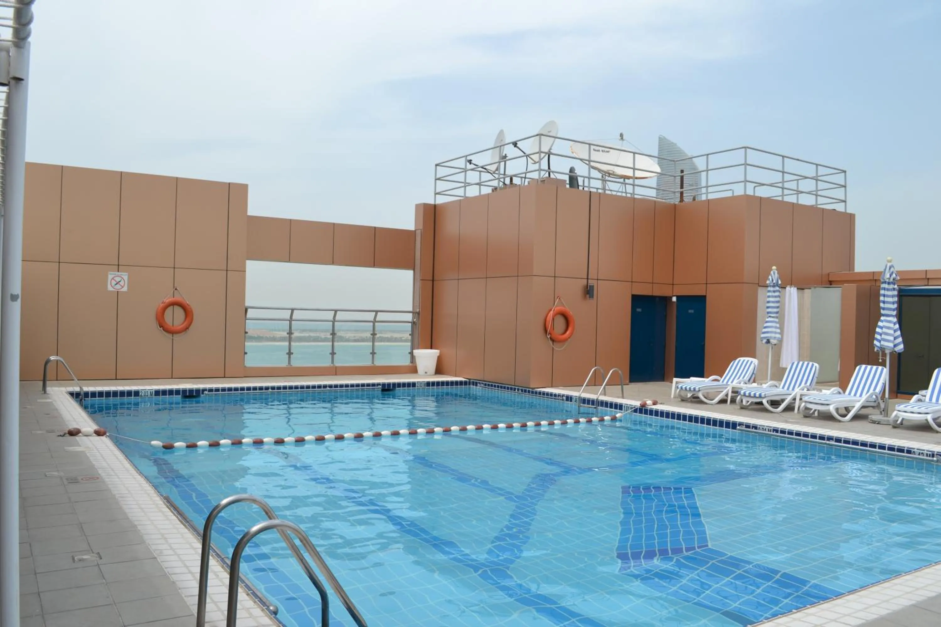 Swimming pool in Sheraton Khalidiya Hotel