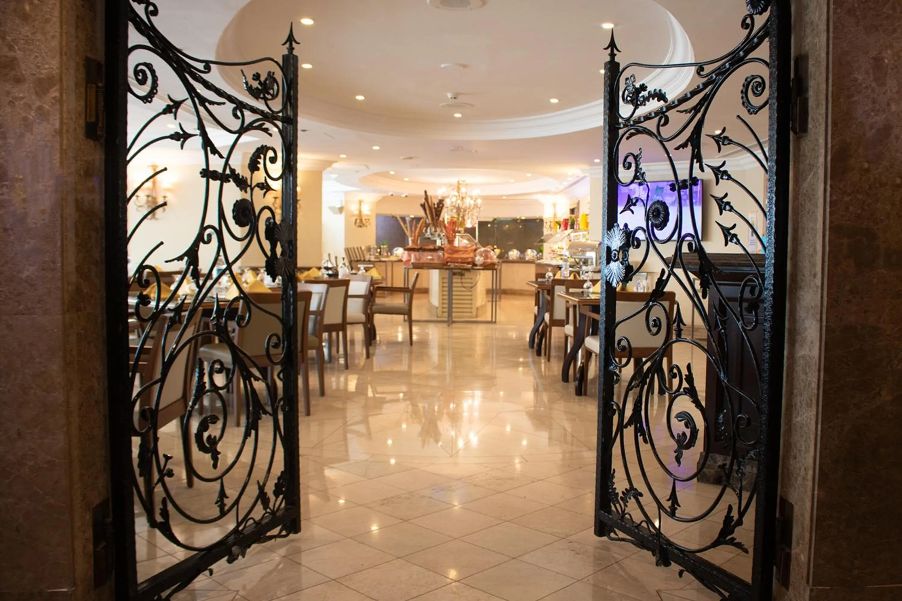 Restaurant/places to eat in Sheraton Khalidiya Hotel