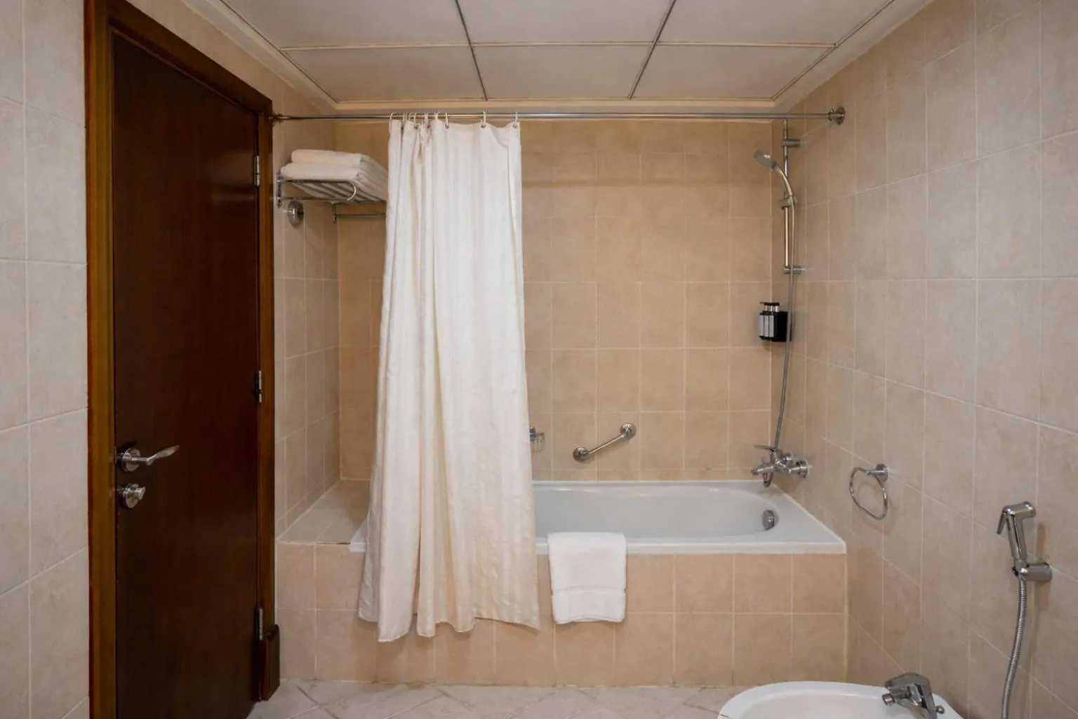 Shower in Sheraton Khalidiya Hotel