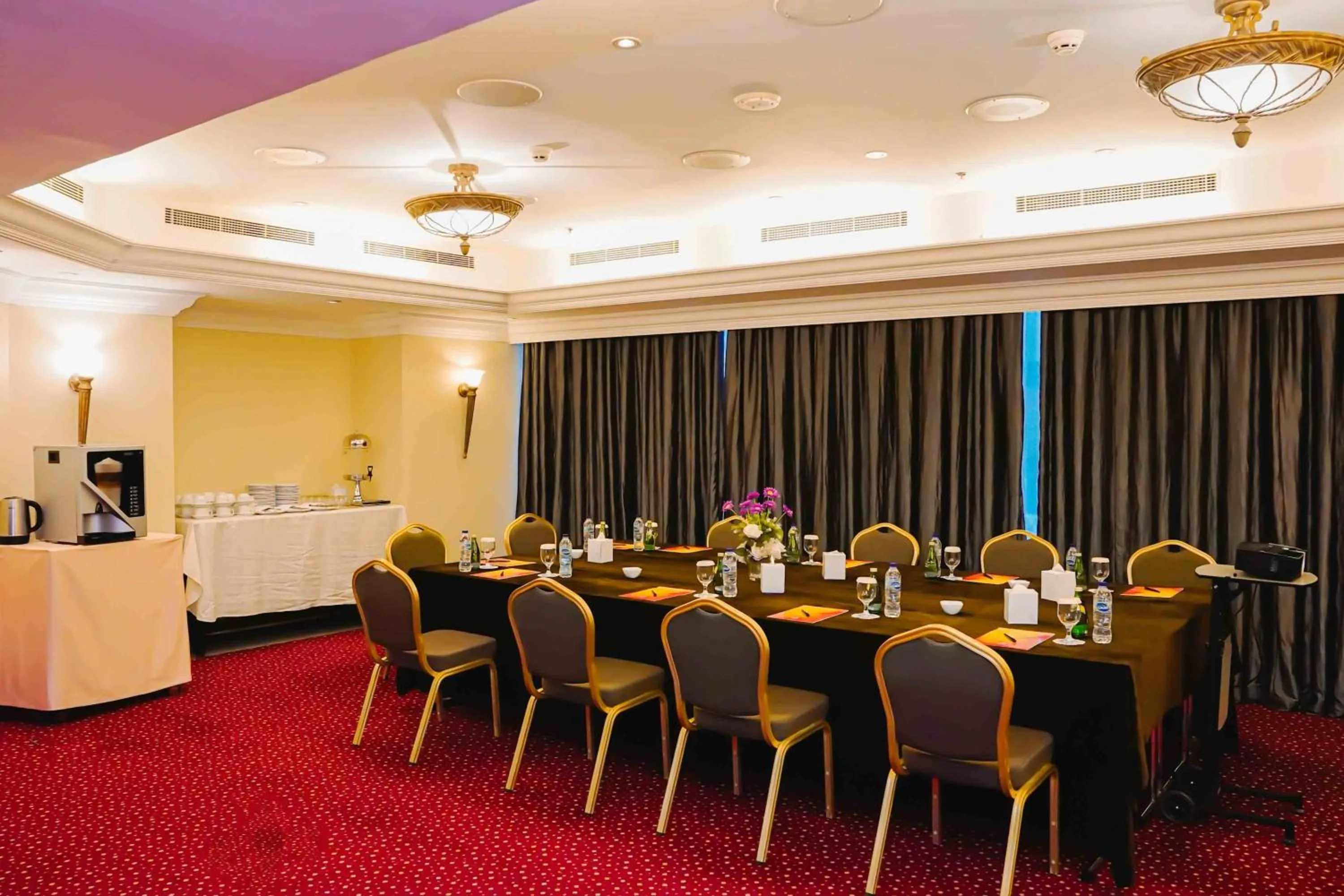 Meeting/conference room in Sheraton Khalidiya Hotel