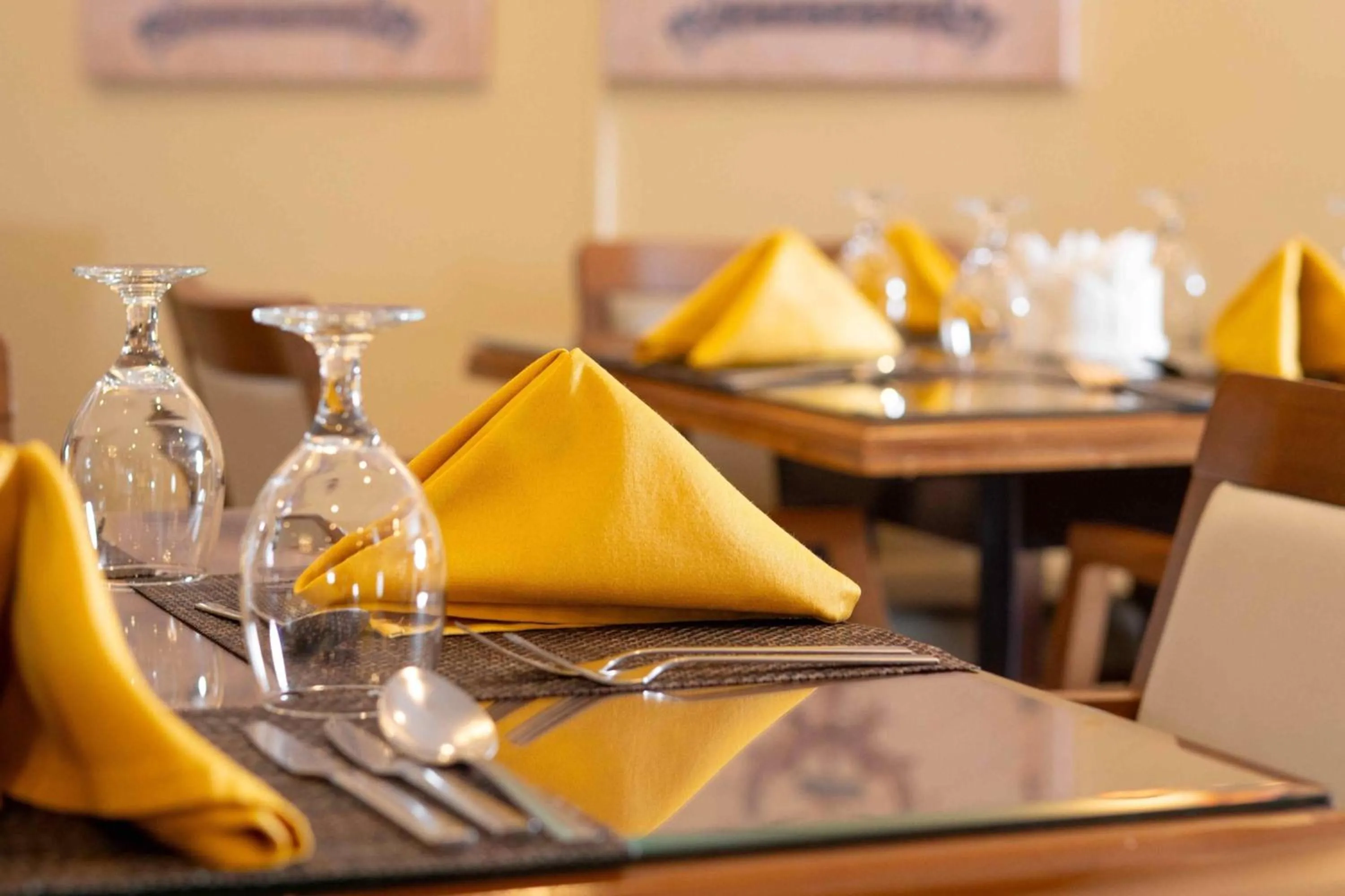 Restaurant/places to eat in Sheraton Khalidiya Hotel