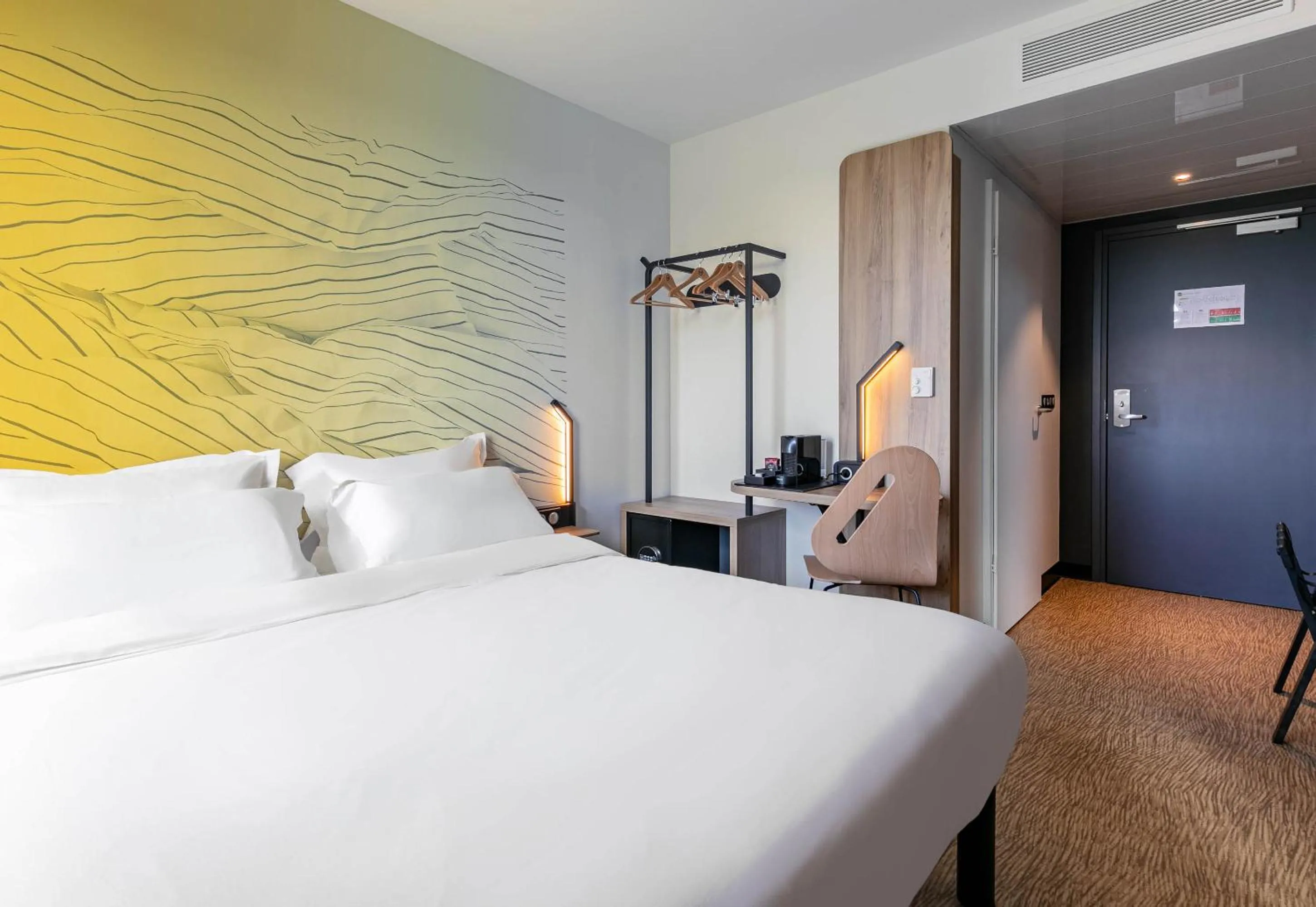 Bedroom, Bed in B&B HOTEL Mulhouse Bâle Aéroport