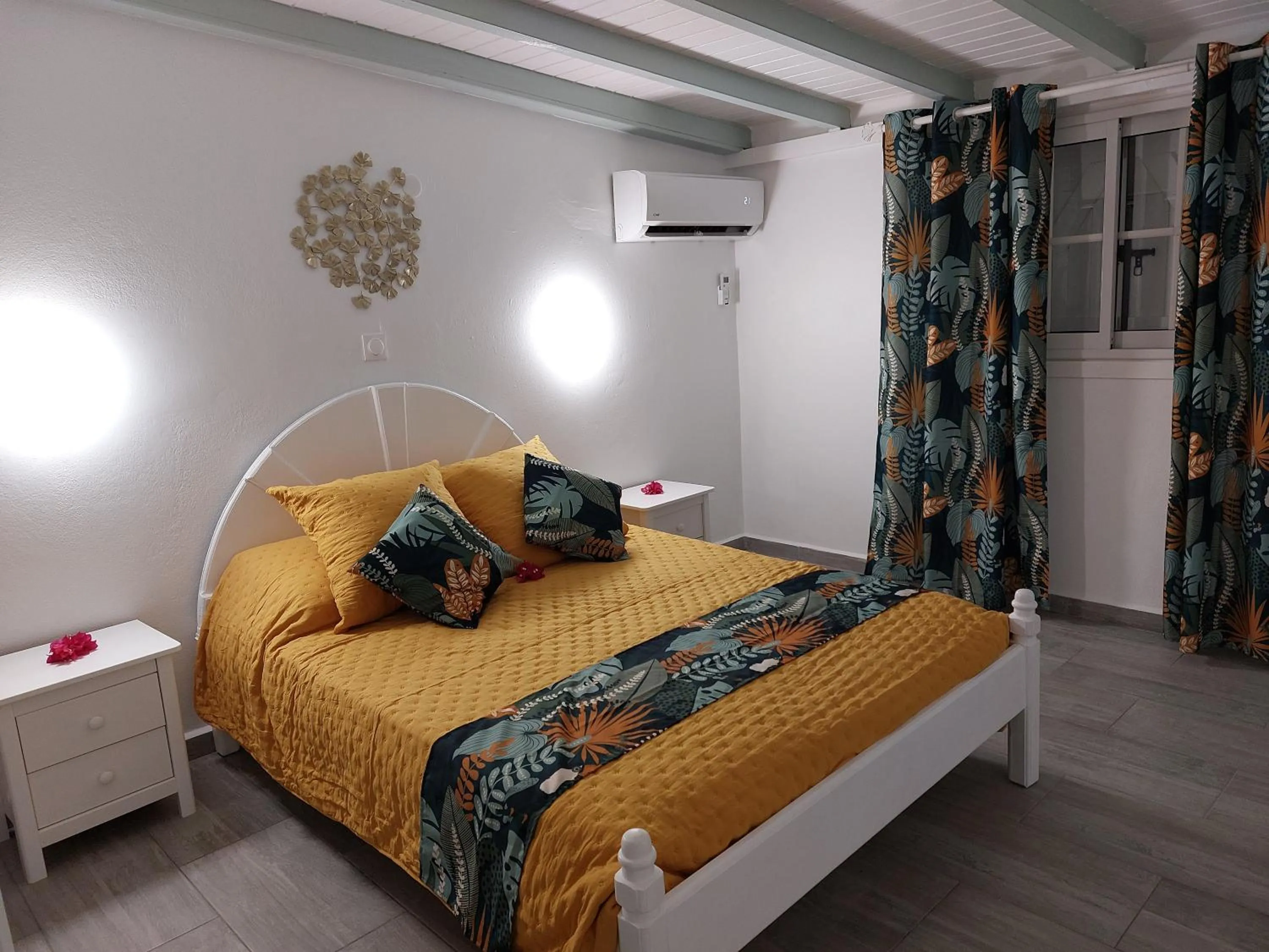 Bed in LA BERCEUSE CREOLE