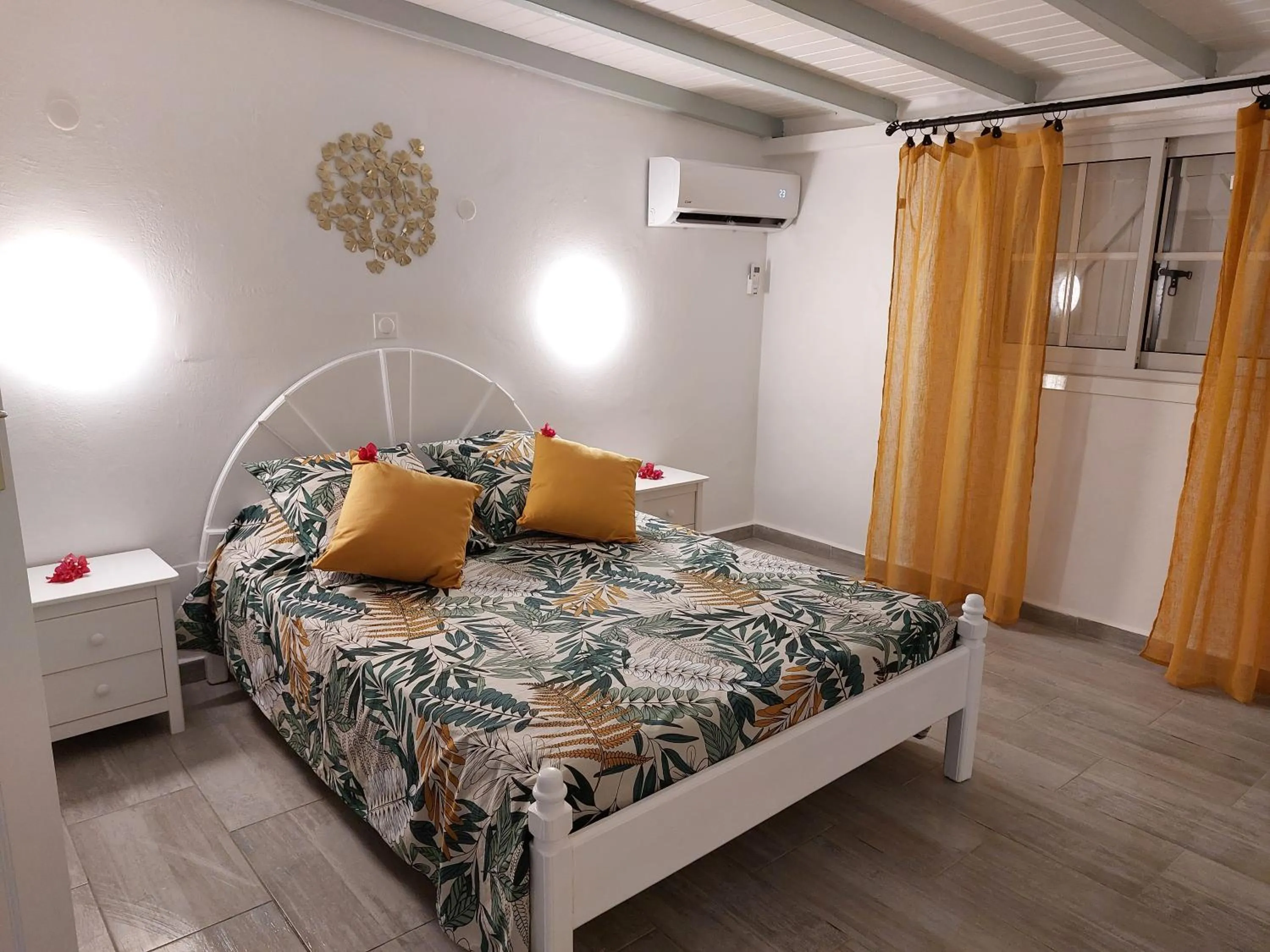 Bed in LA BERCEUSE CREOLE
