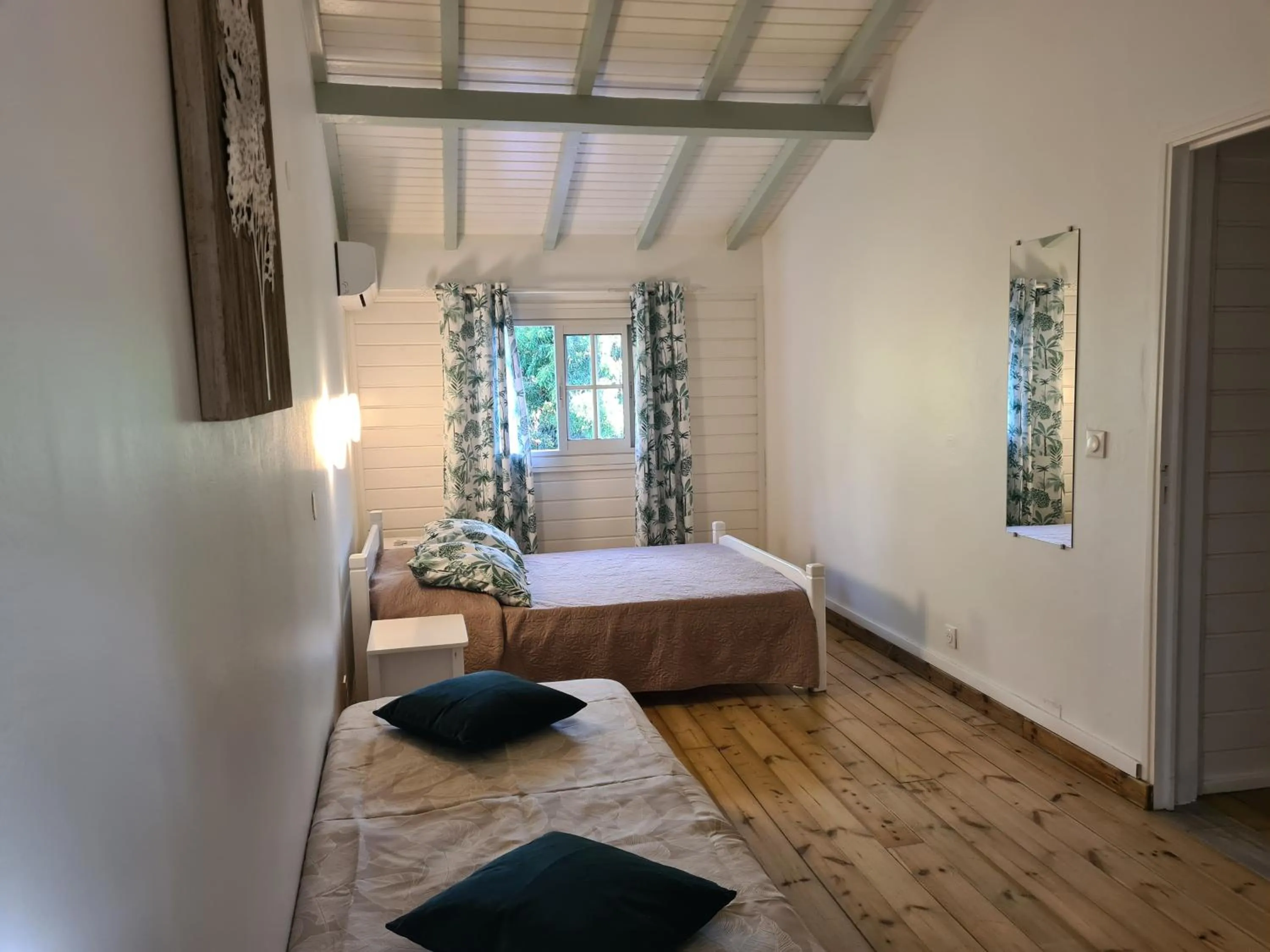 Bed in LA BERCEUSE CREOLE