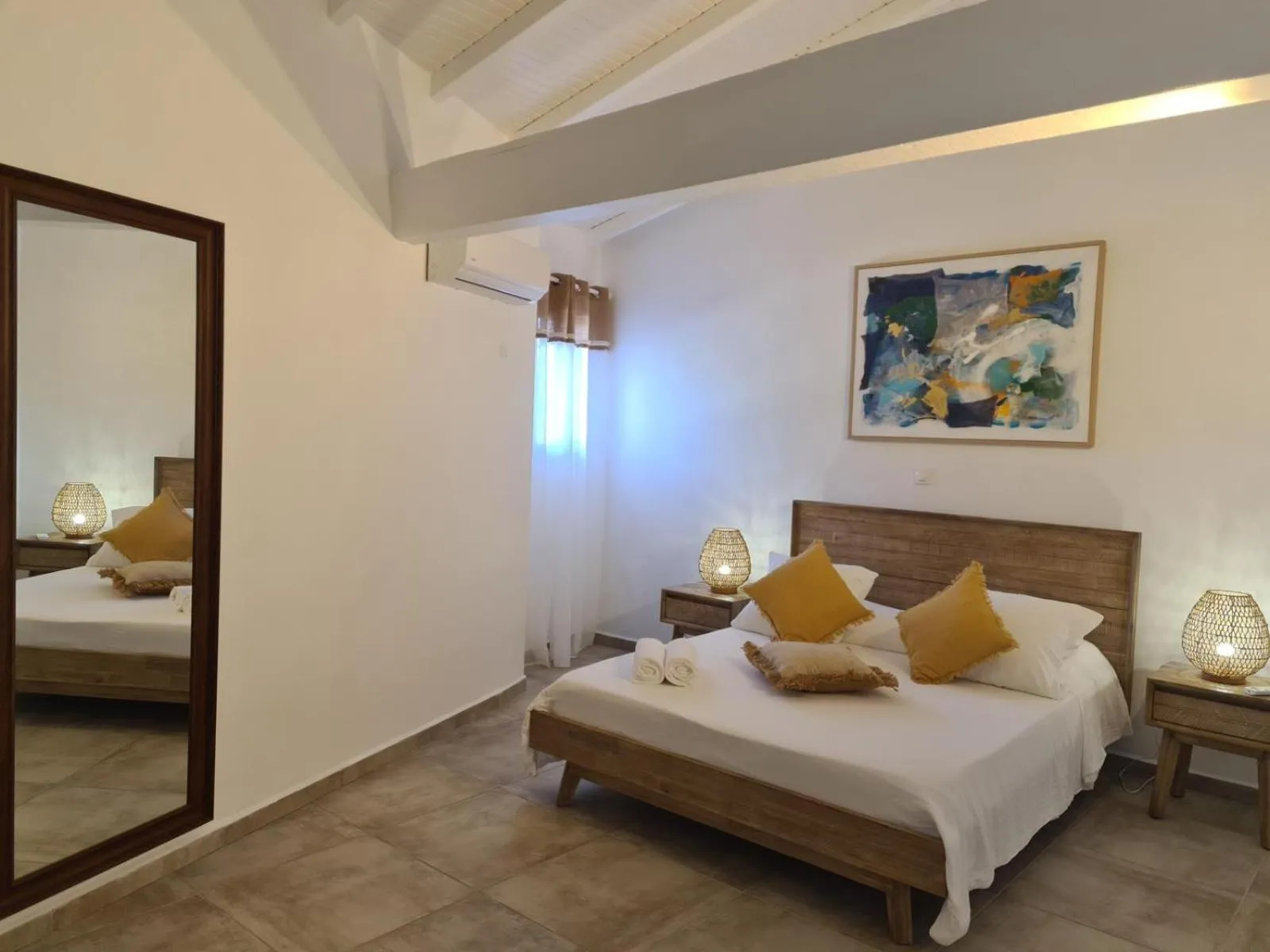 Bed in LA BERCEUSE CREOLE