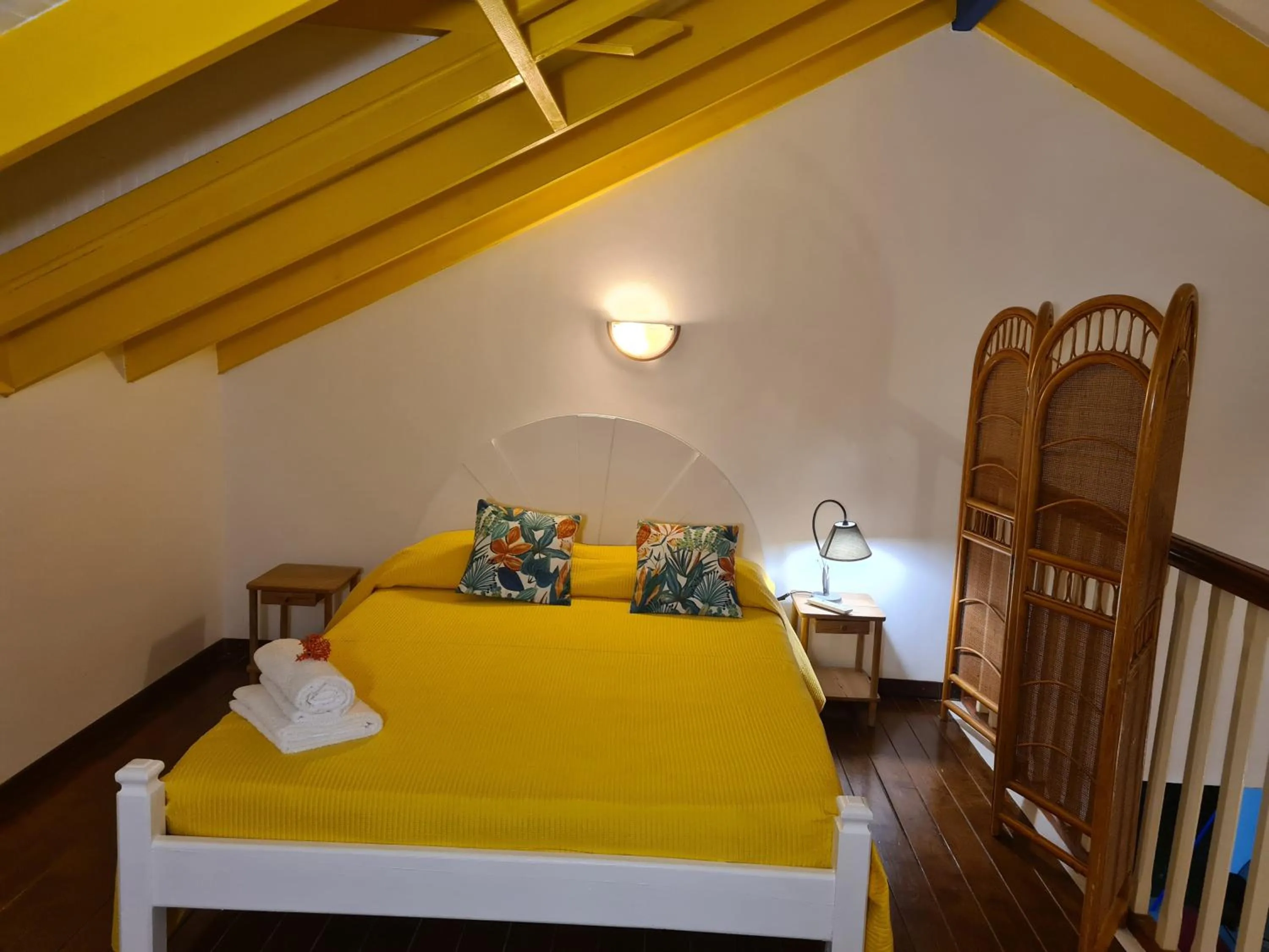 Bed in LA BERCEUSE CREOLE