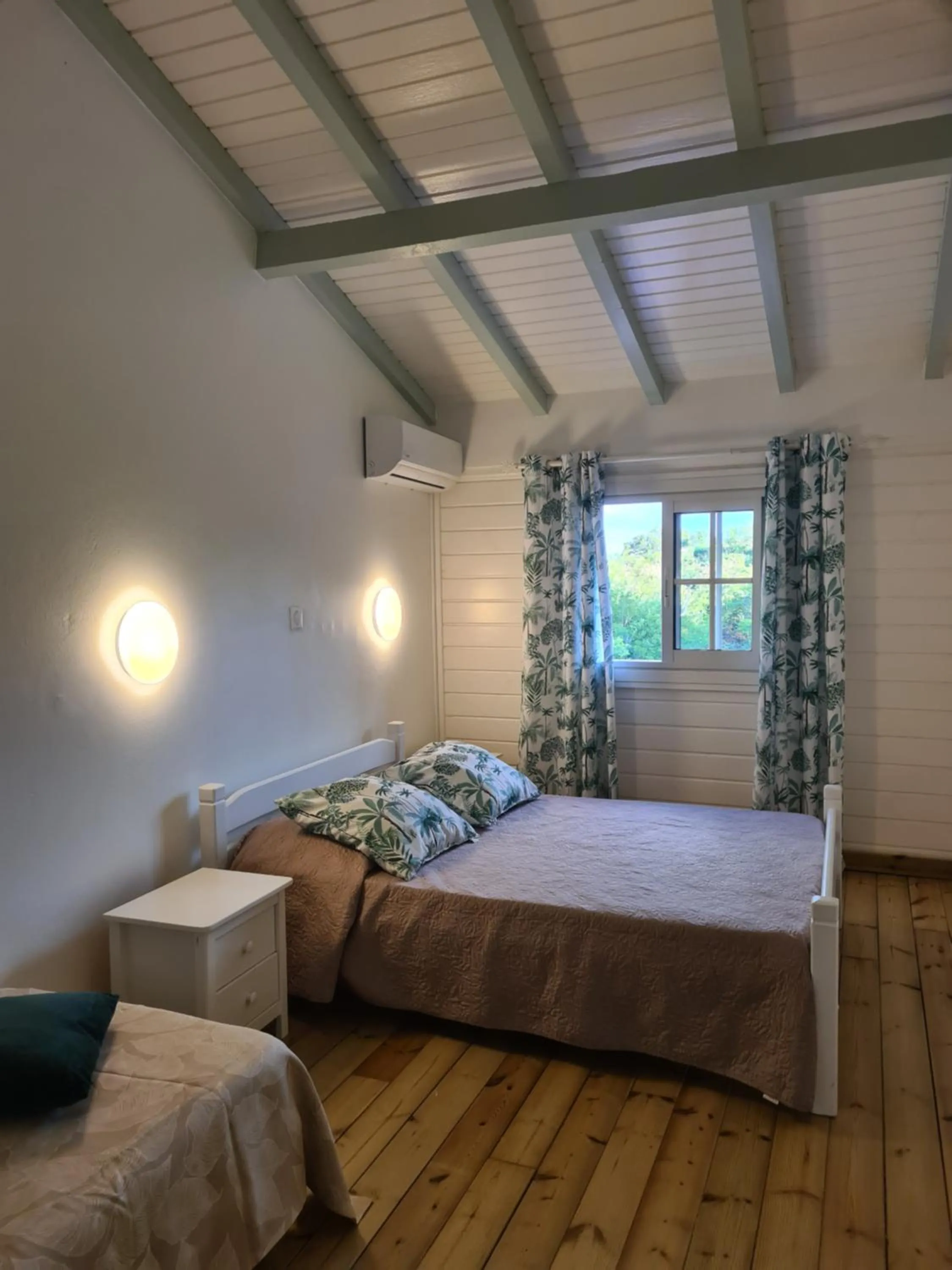 Bed in LA BERCEUSE CREOLE