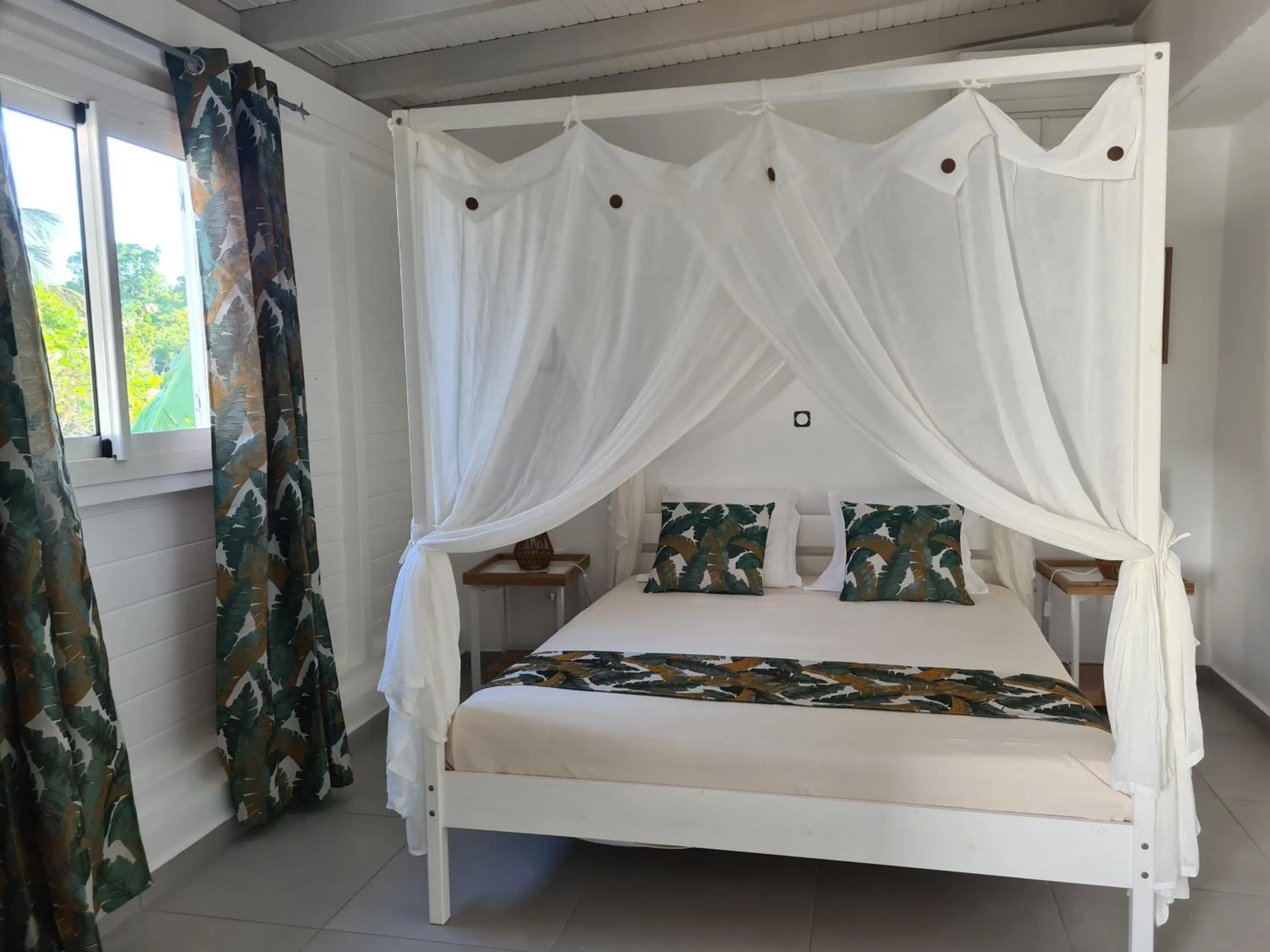 Bed in LA BERCEUSE CREOLE
