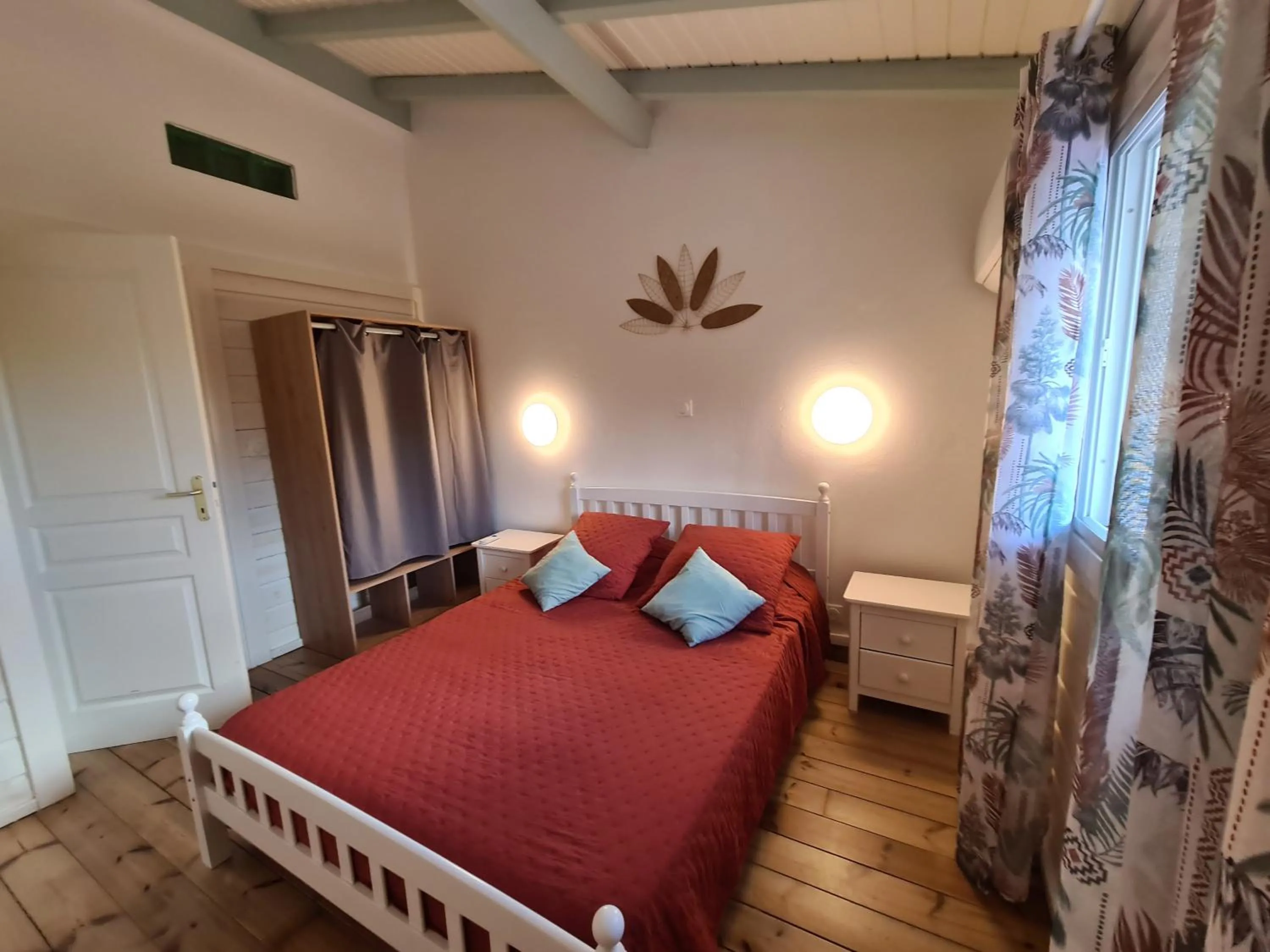 Bed in LA BERCEUSE CREOLE