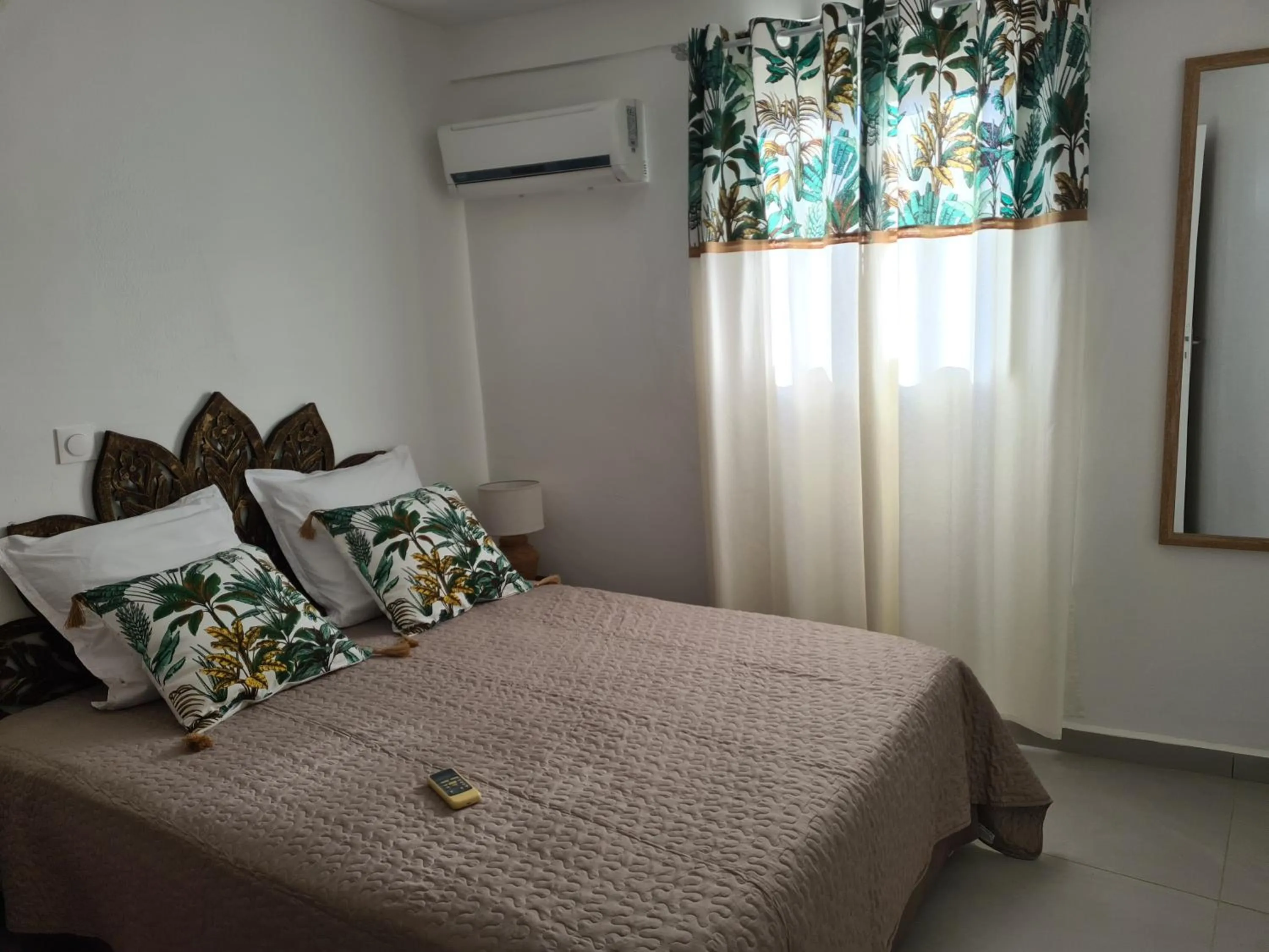 Bed in LA BERCEUSE CREOLE