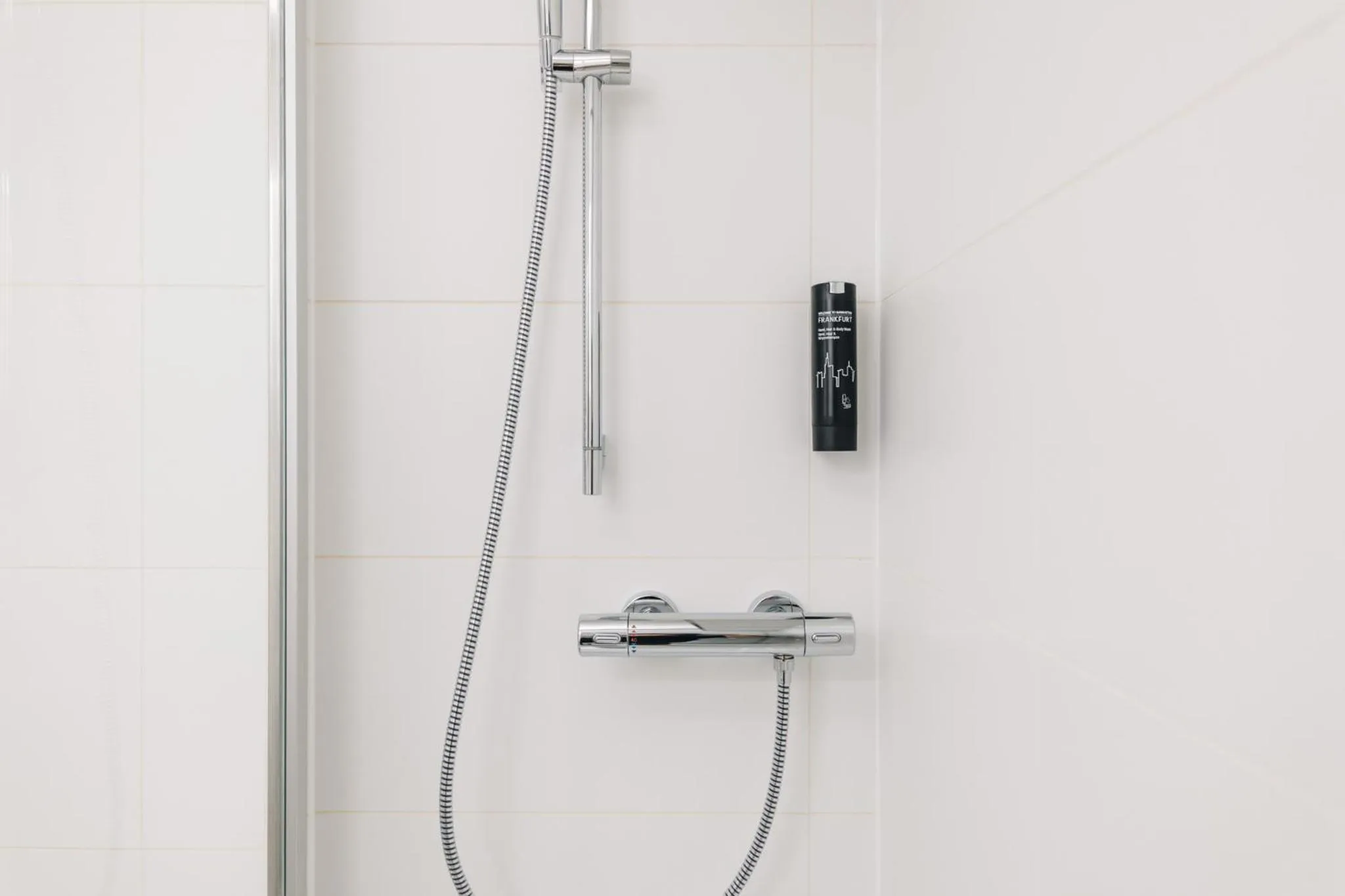 Shower in Homaris Apartments Frankfurt