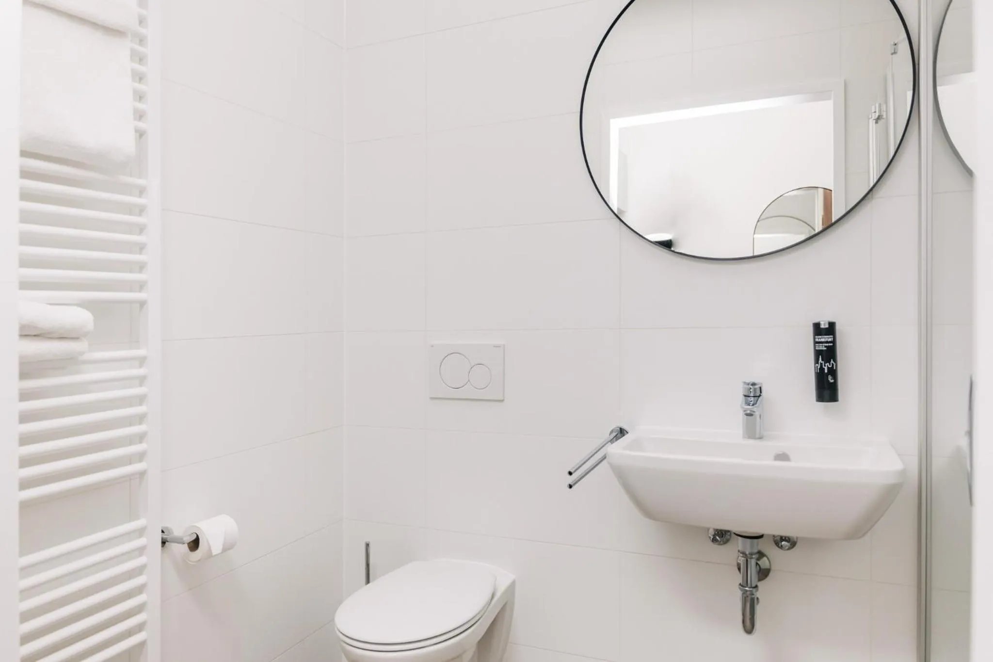 Toilet in Homaris Apartments Frankfurt